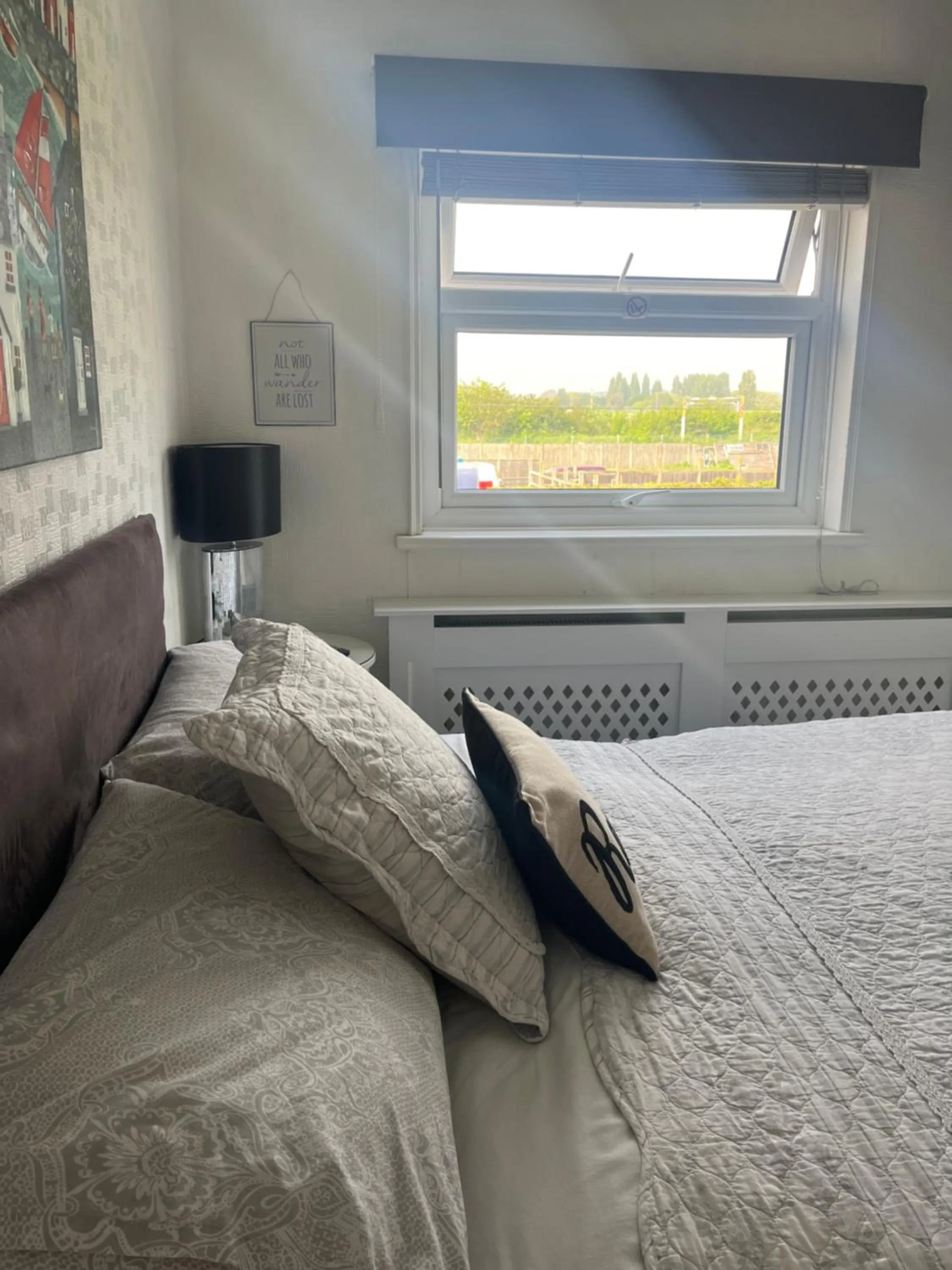 View (from property/room), Bed in Southend Airport Bed & Breakfast