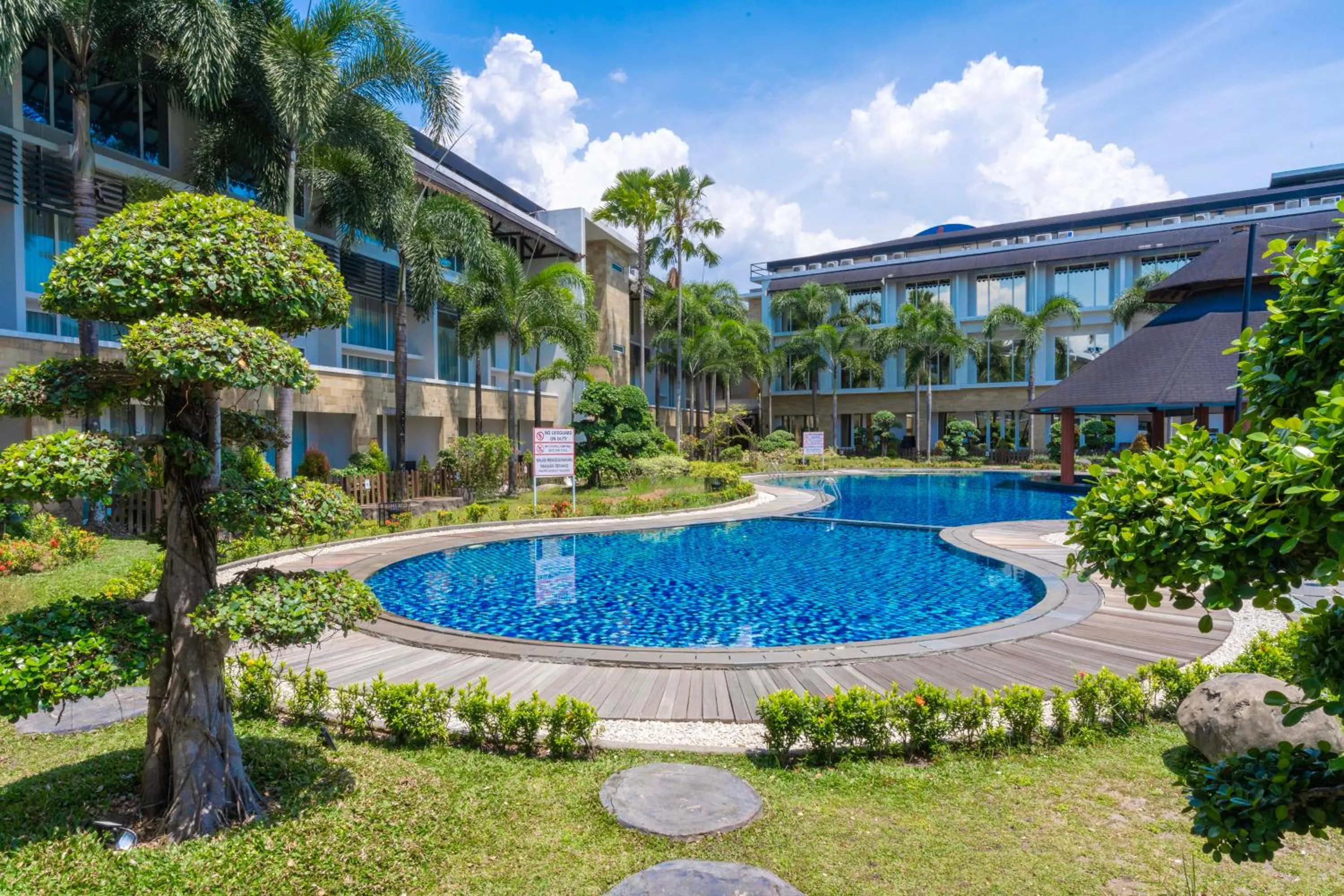 Swimming pool in Swiss-Belhotel Borneo Banjarmasin