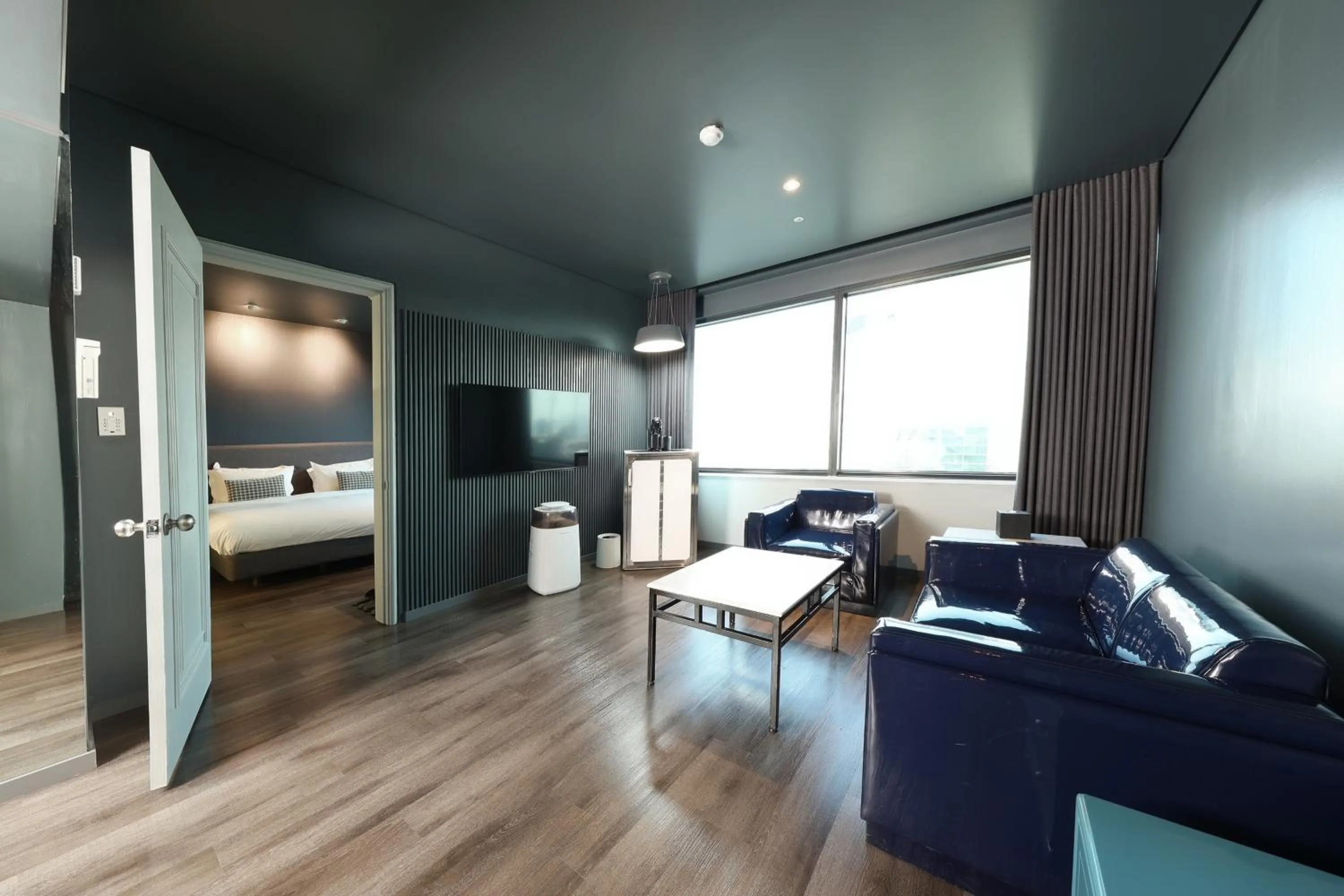 Living room, Bed in Imperial Palace Boutique Hotel Itaewon - Renovated in 2025