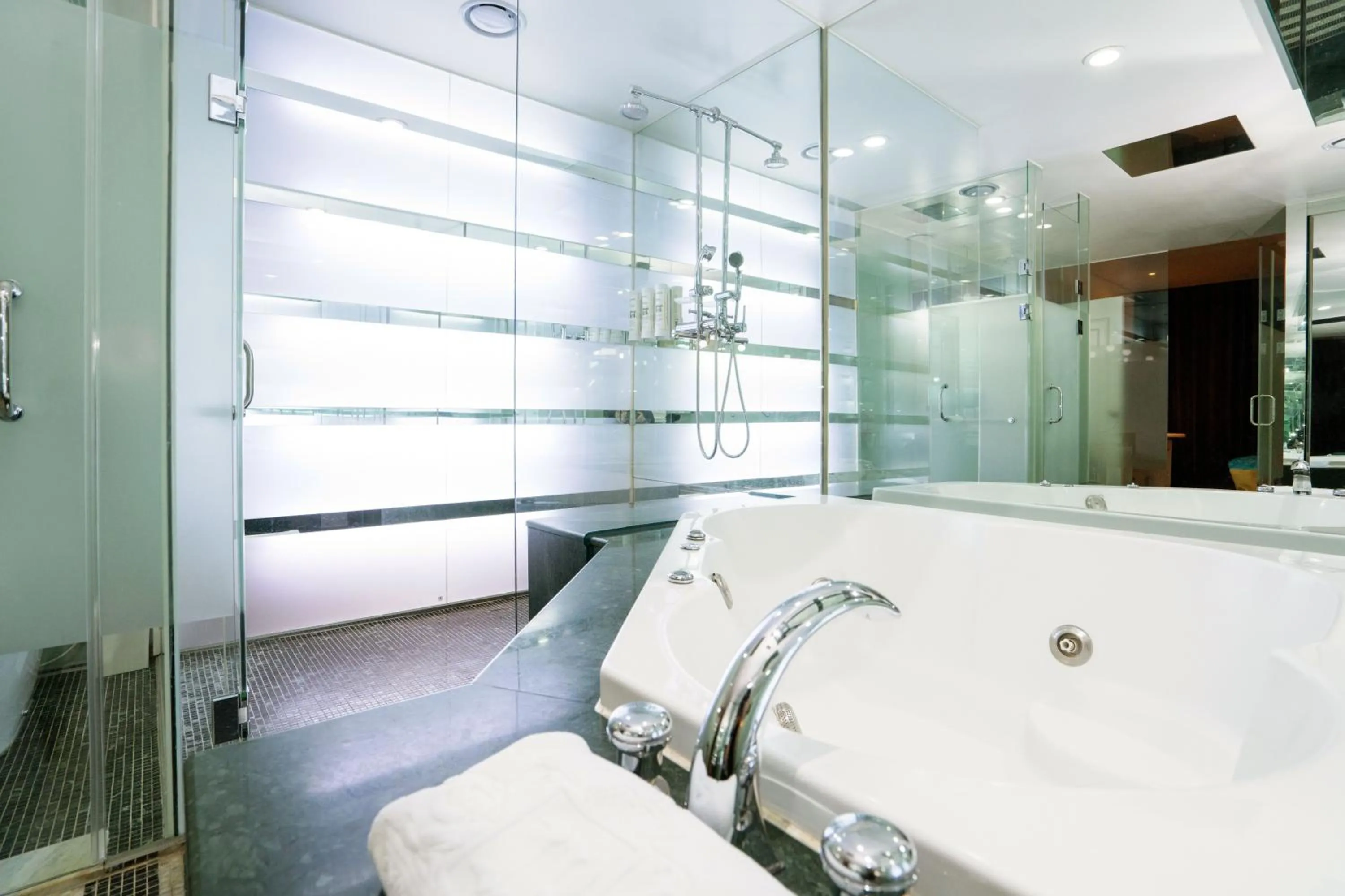 Bathroom in Imperial Palace Boutique Hotel Itaewon - Renovated in 2025