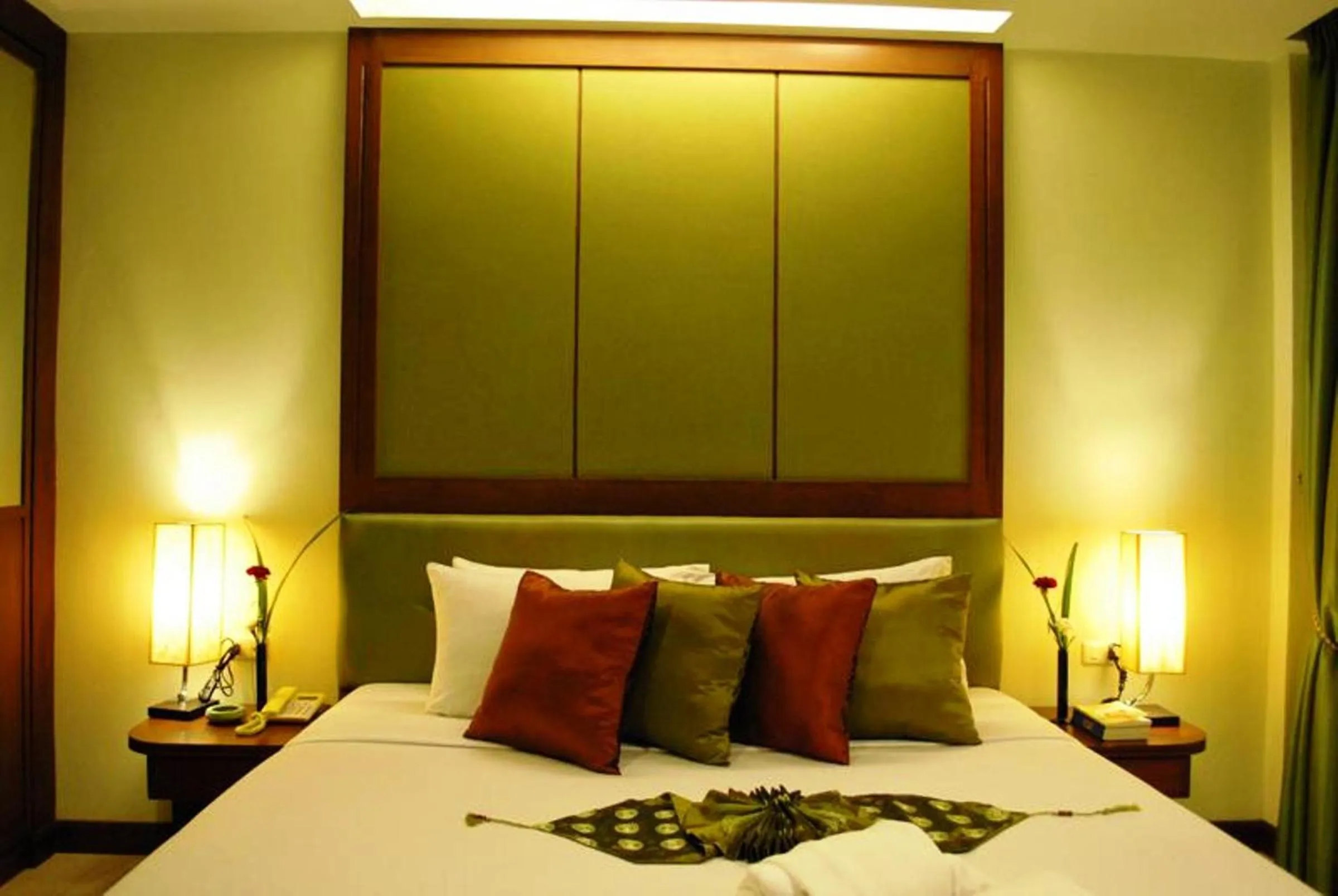 Bed in Windmill Resort Hotel Pattaya