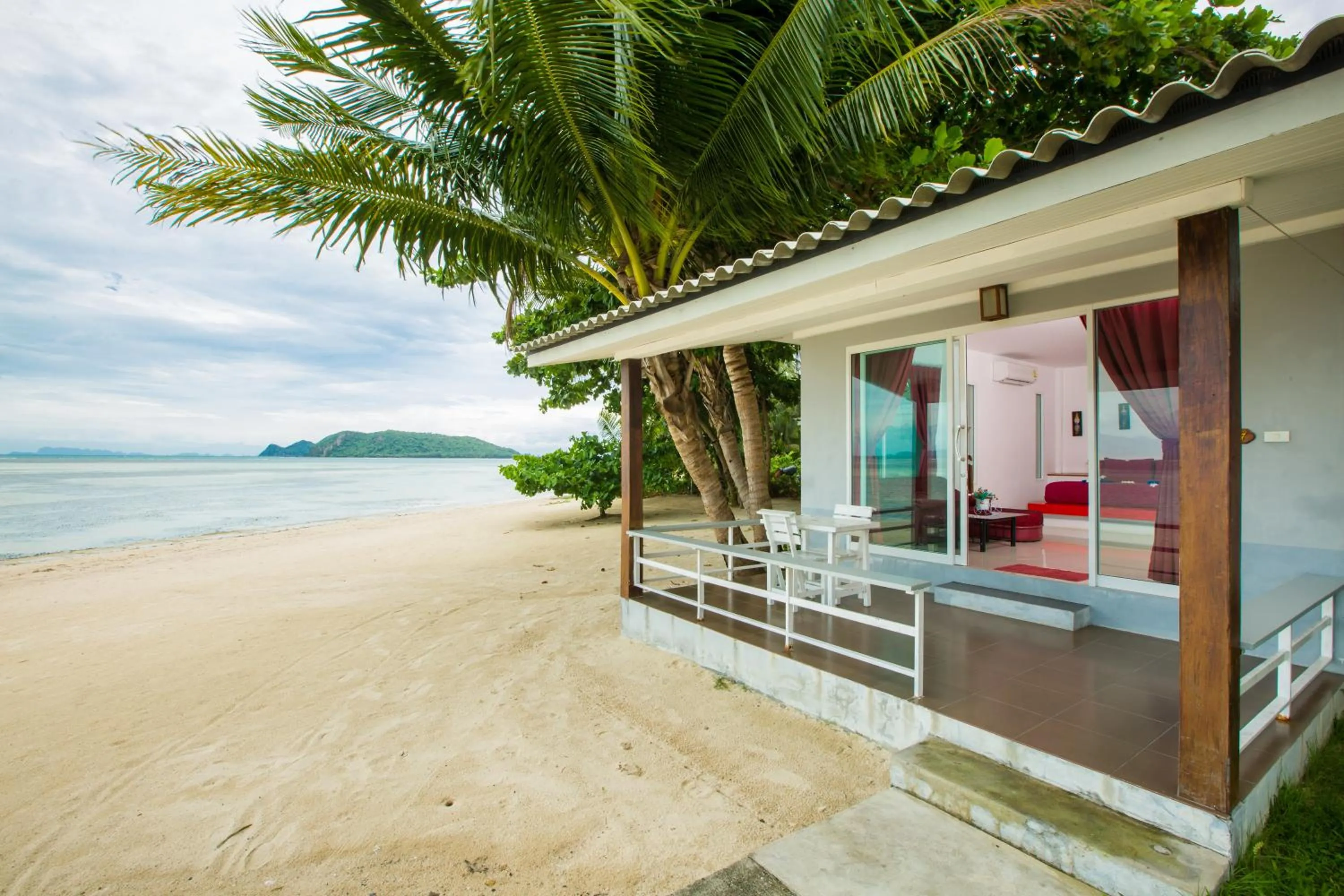 Photo of the whole room in Da Kanda Villa Beach Resort