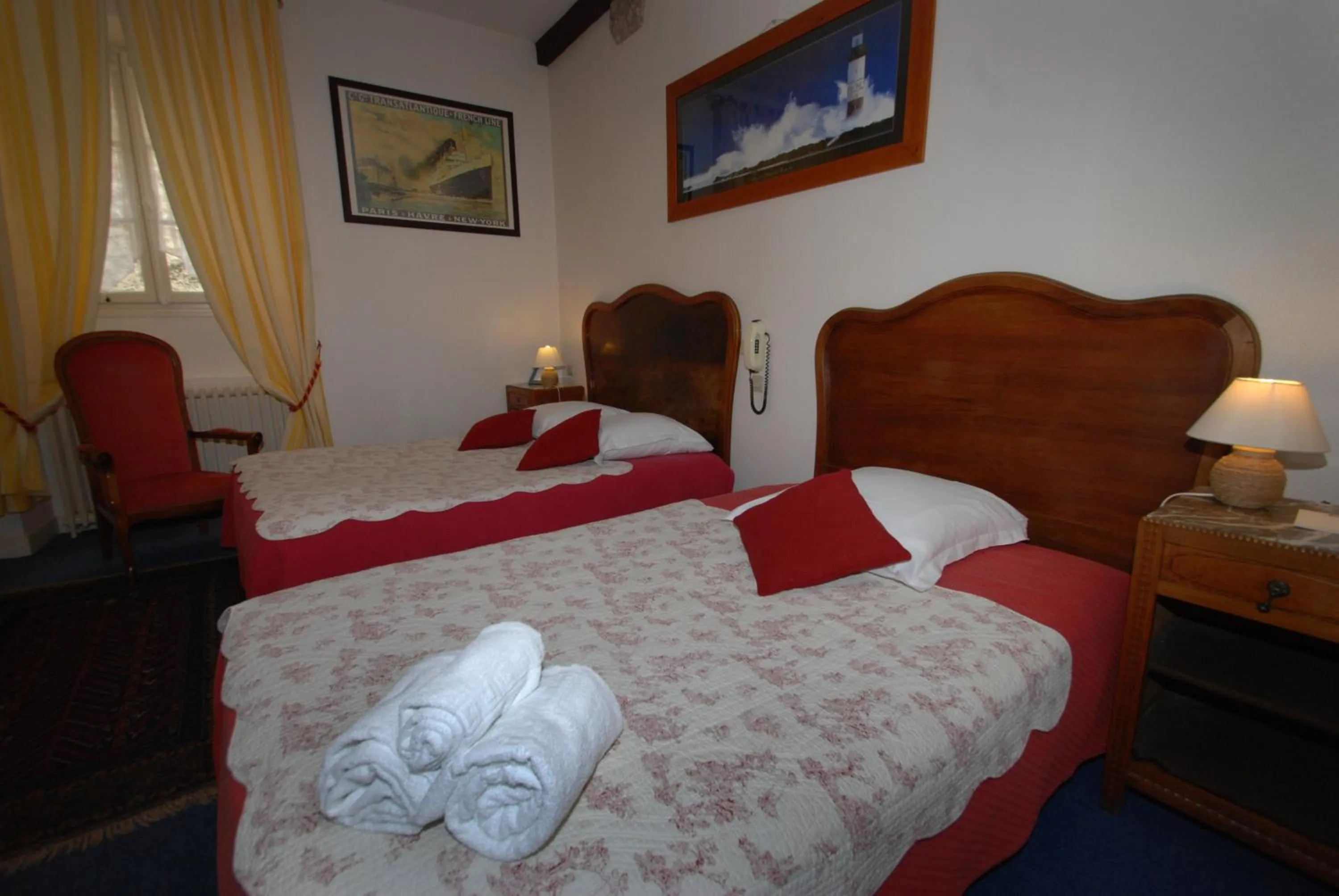 Bed in Logis Cote Loire - Auberge Ligerienne