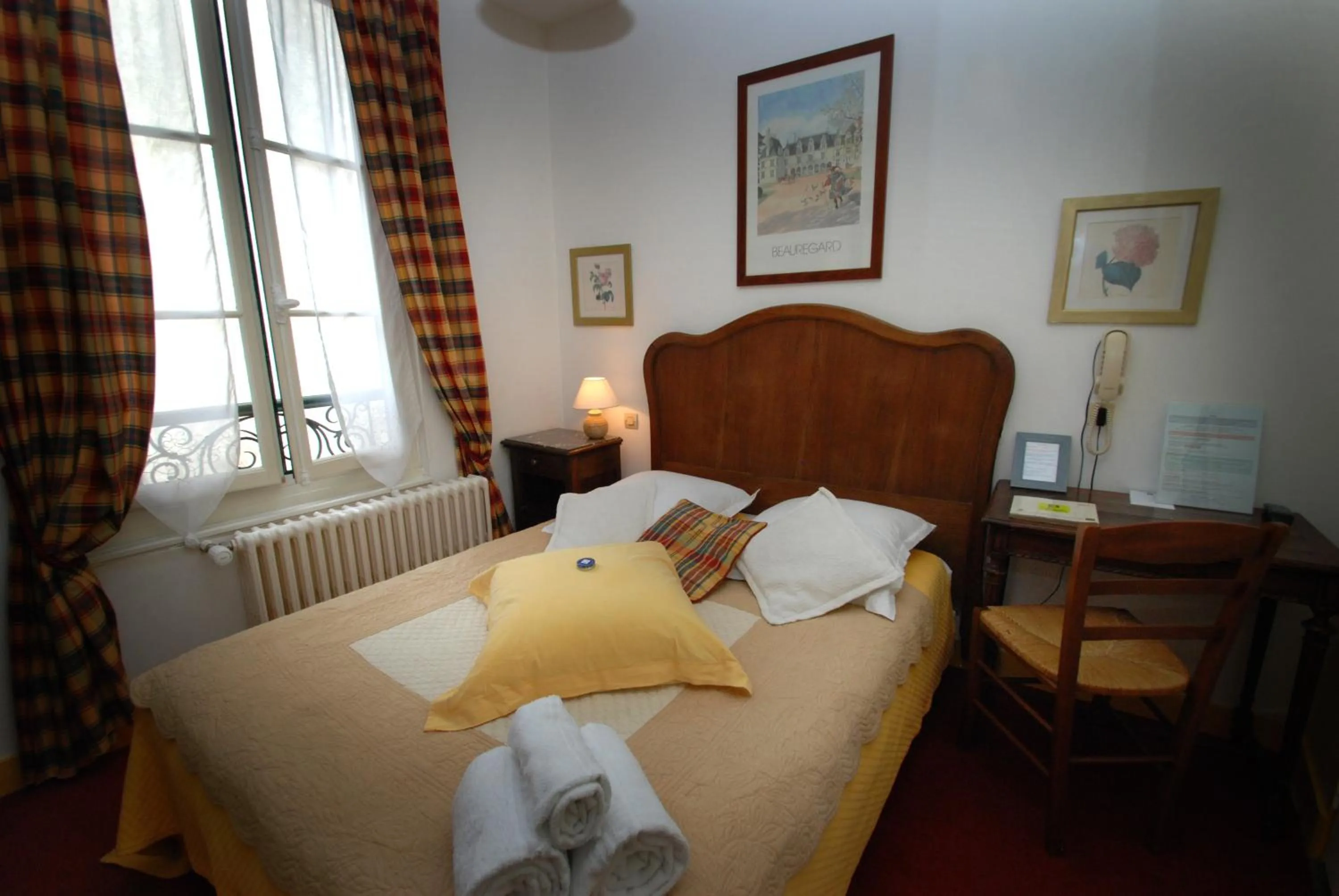 Bed in Logis Cote Loire - Auberge Ligerienne