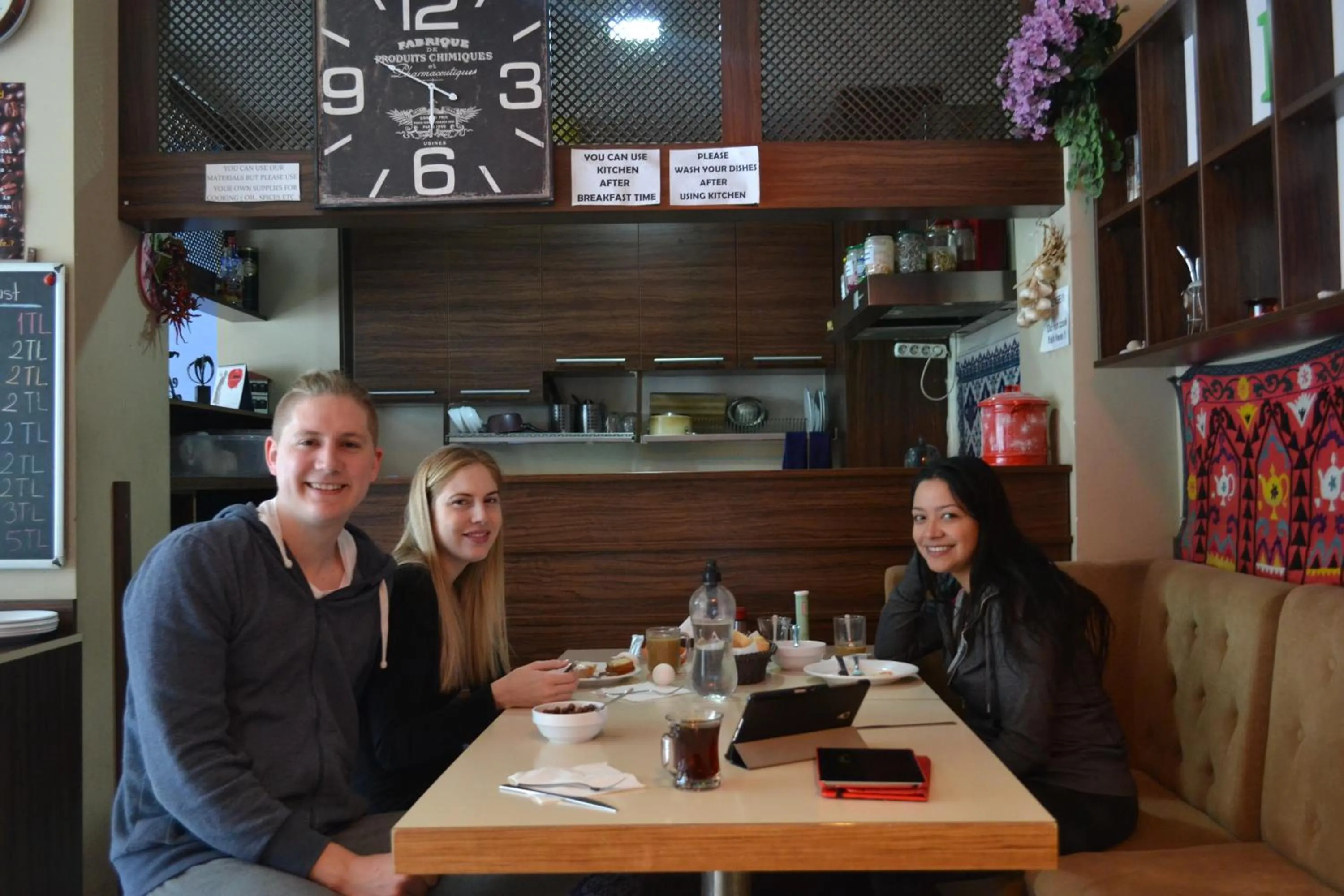 Kitchen or kitchenette in Second Home Hostel