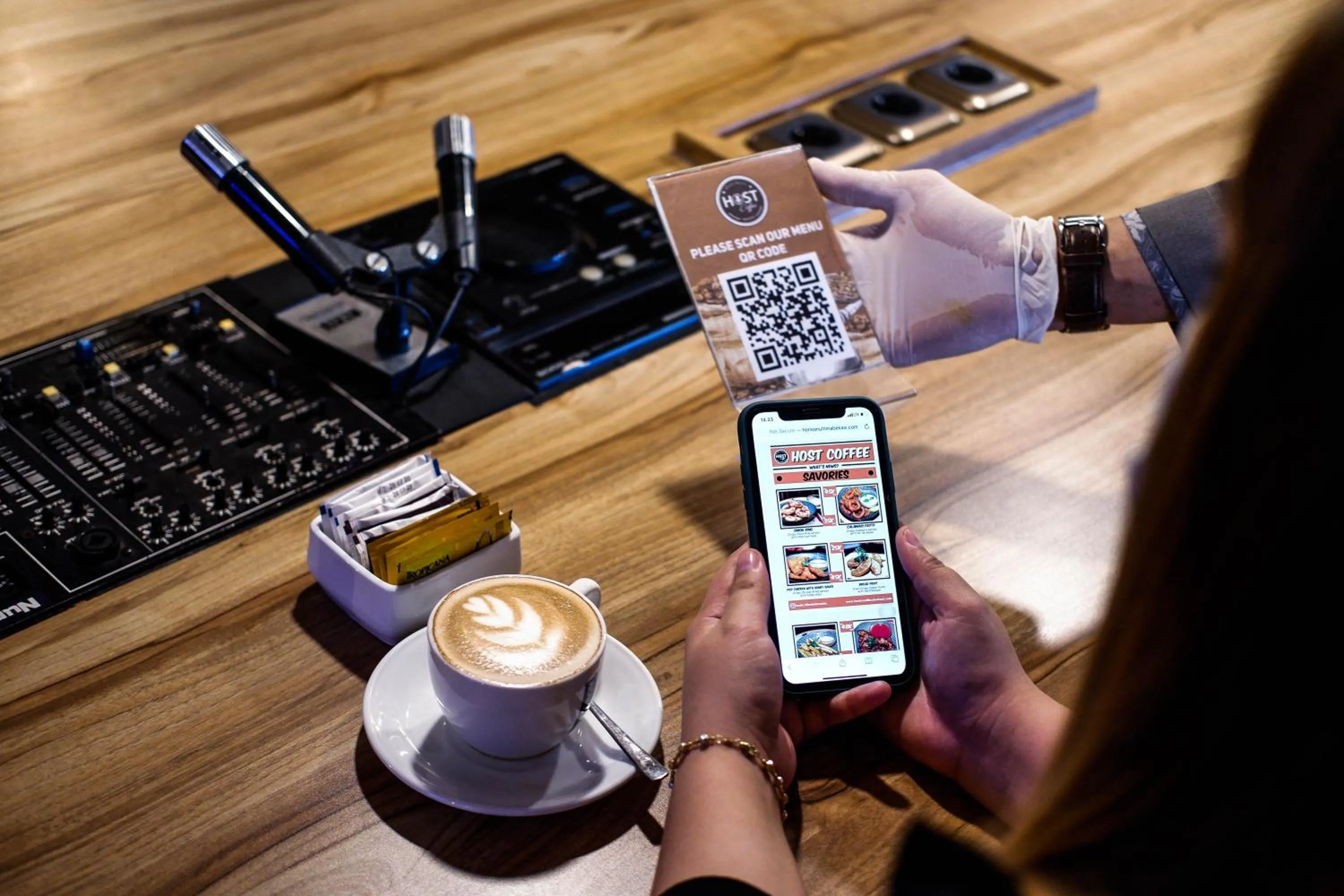 Restaurant/places to eat in Hotel Horison Ultima Bekasi