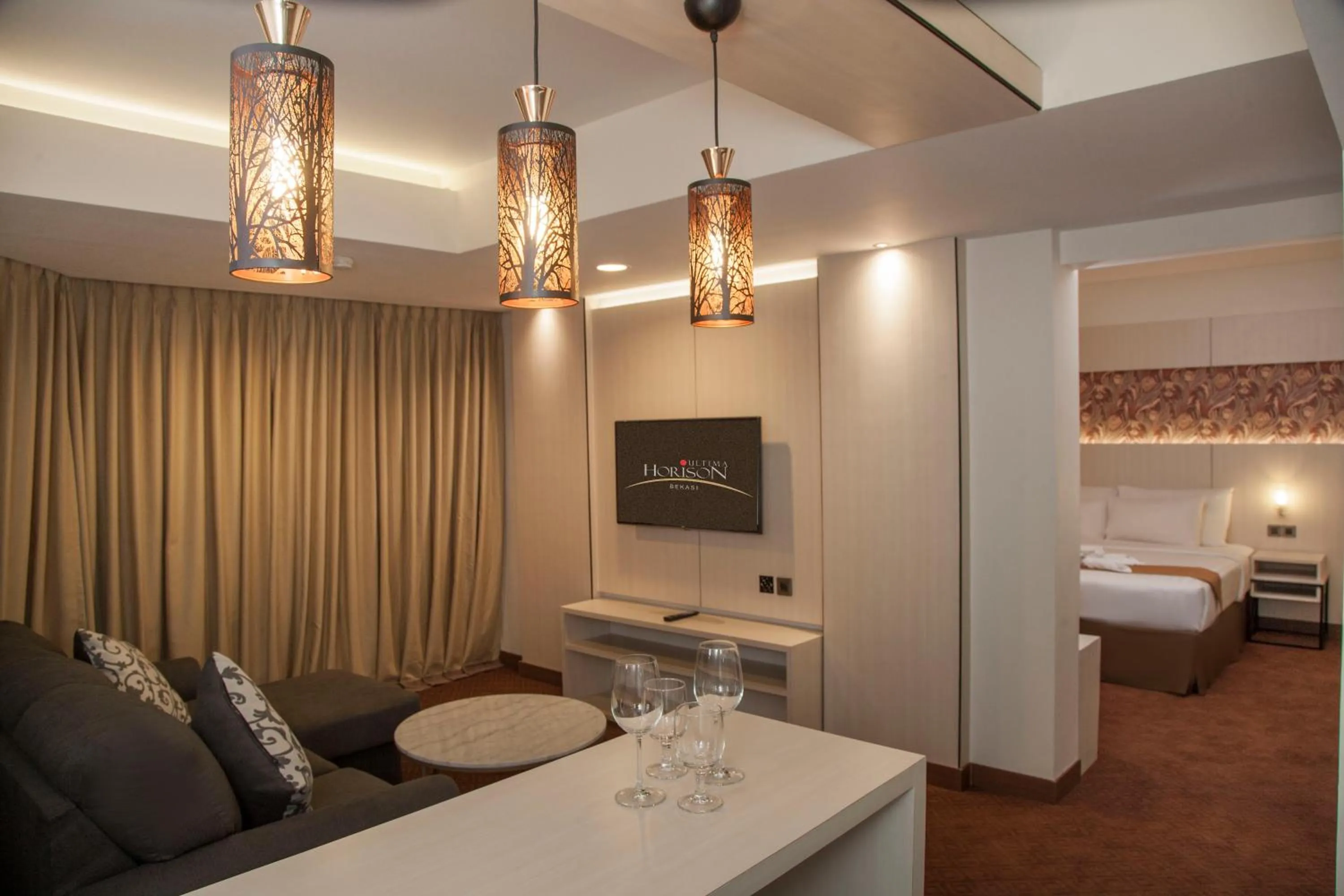 Living room, Bed in Hotel Horison Ultima Bekasi