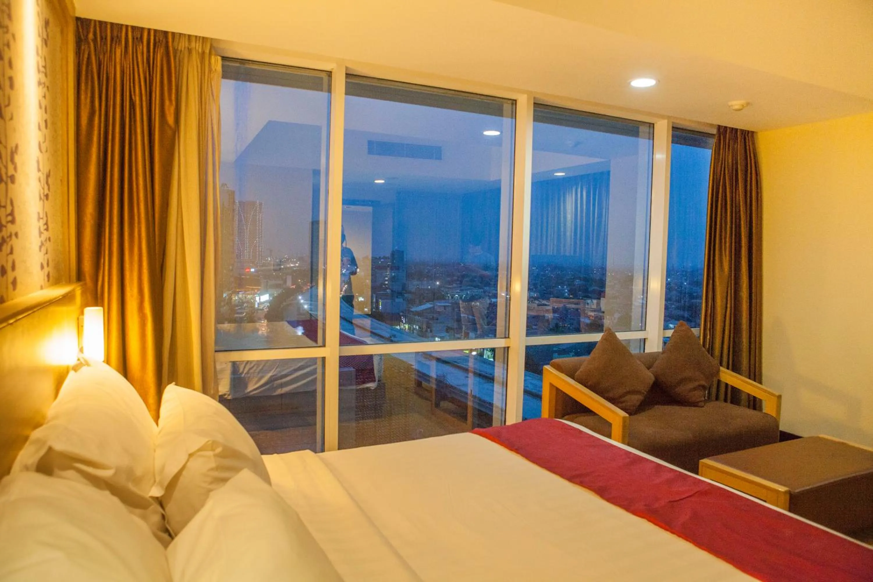 Living room, Bed in Hotel Horison Ultima Bekasi