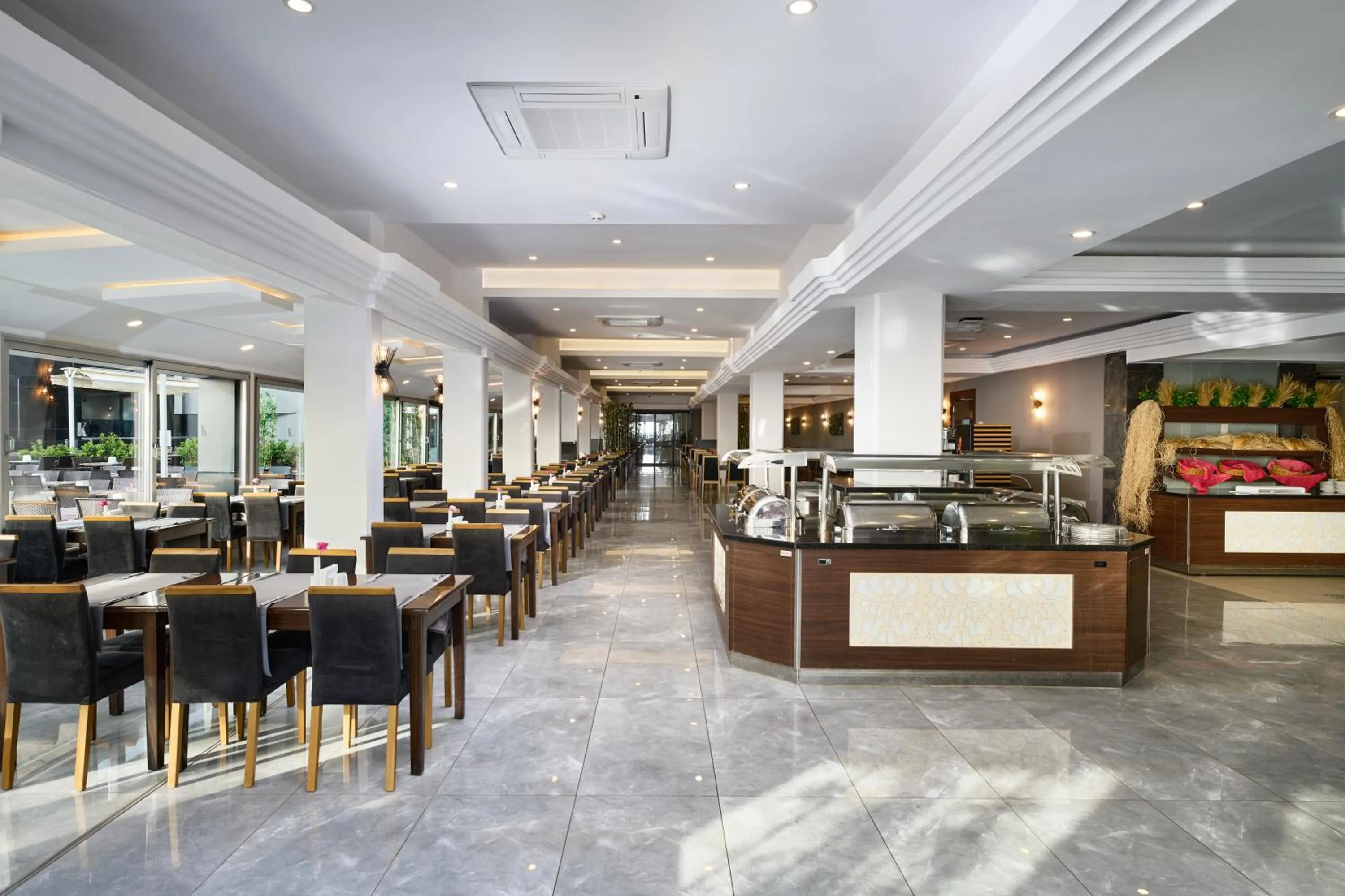 Restaurant/places to eat in Kaila Beach Hotel - All Inclusive