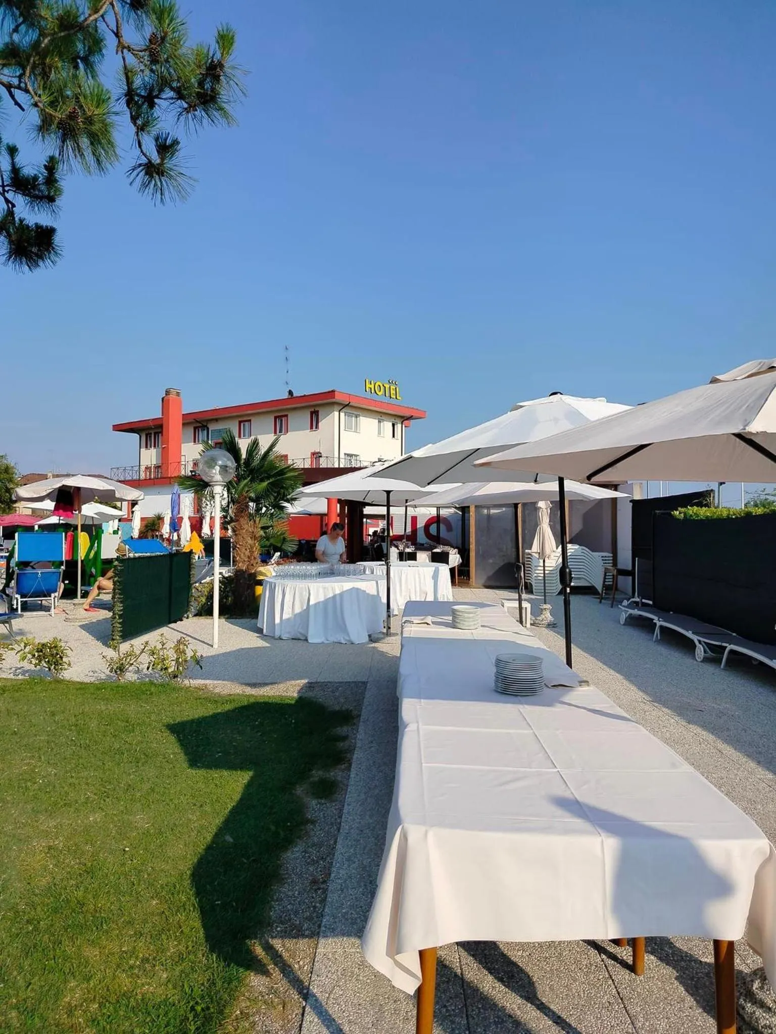 Restaurant/places to eat in Hotel Sporting