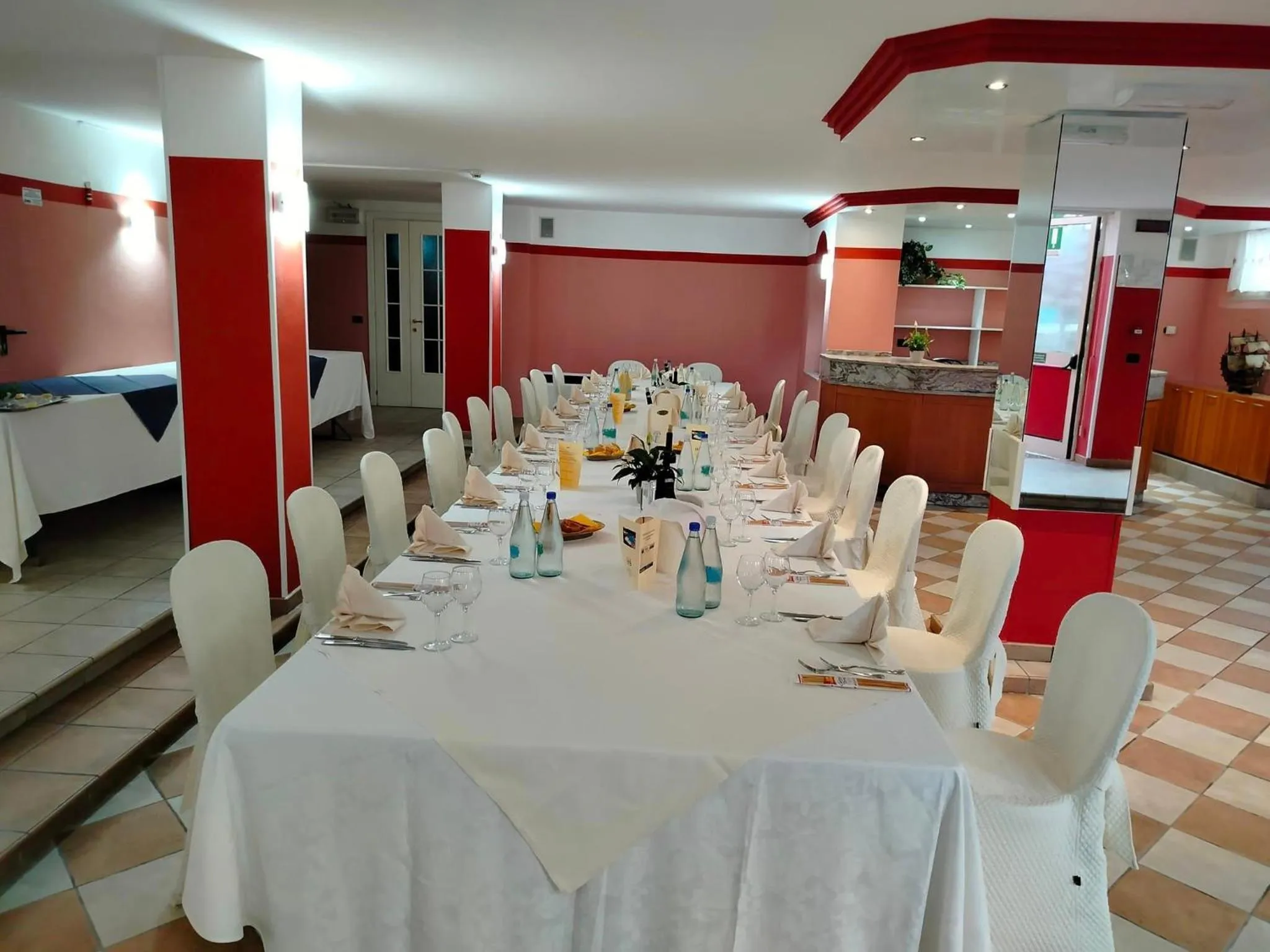 Restaurant/places to eat in Hotel Sporting