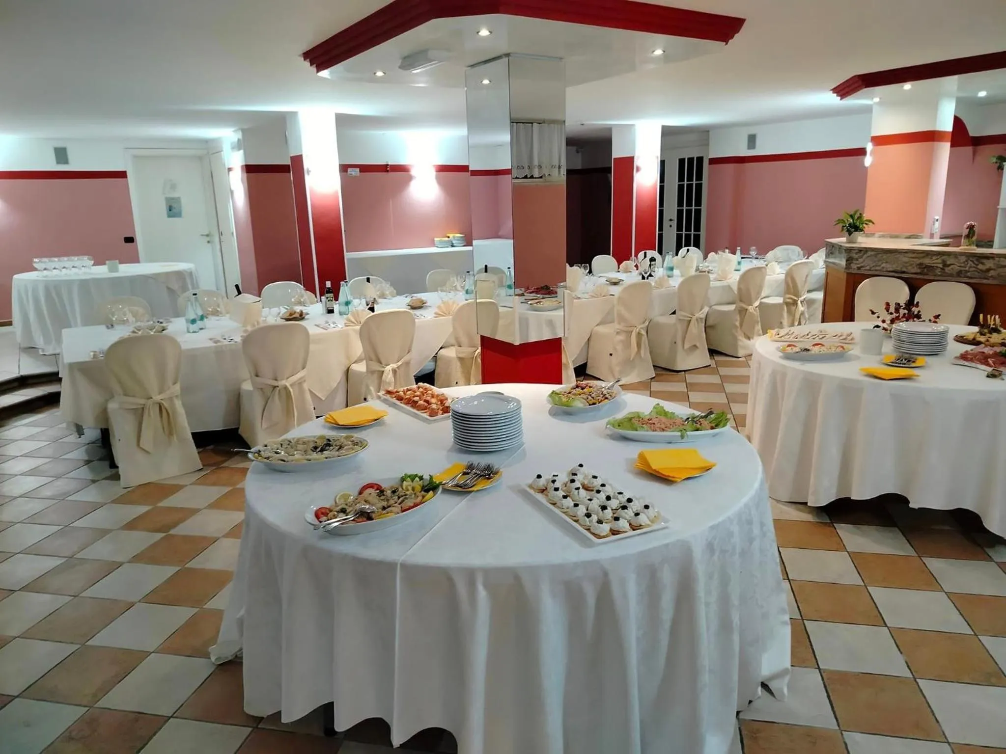 Restaurant/places to eat in Hotel Sporting