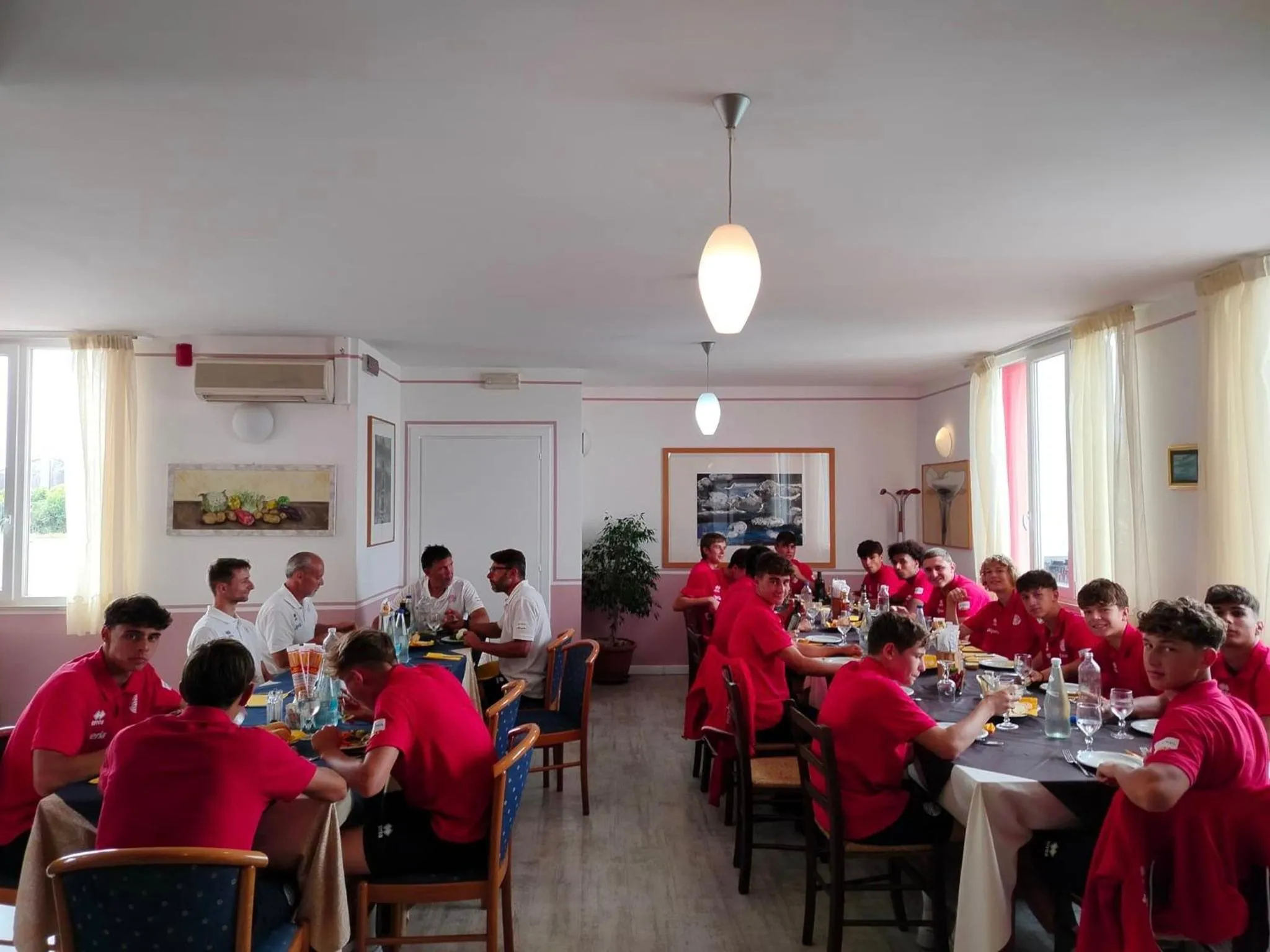 Restaurant/places to eat in Hotel Sporting