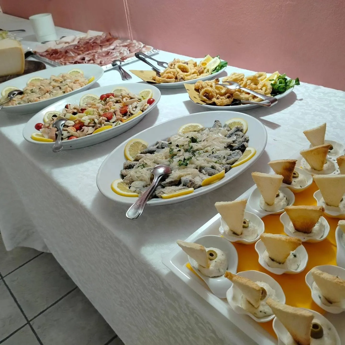 Restaurant/places to eat in Hotel Sporting