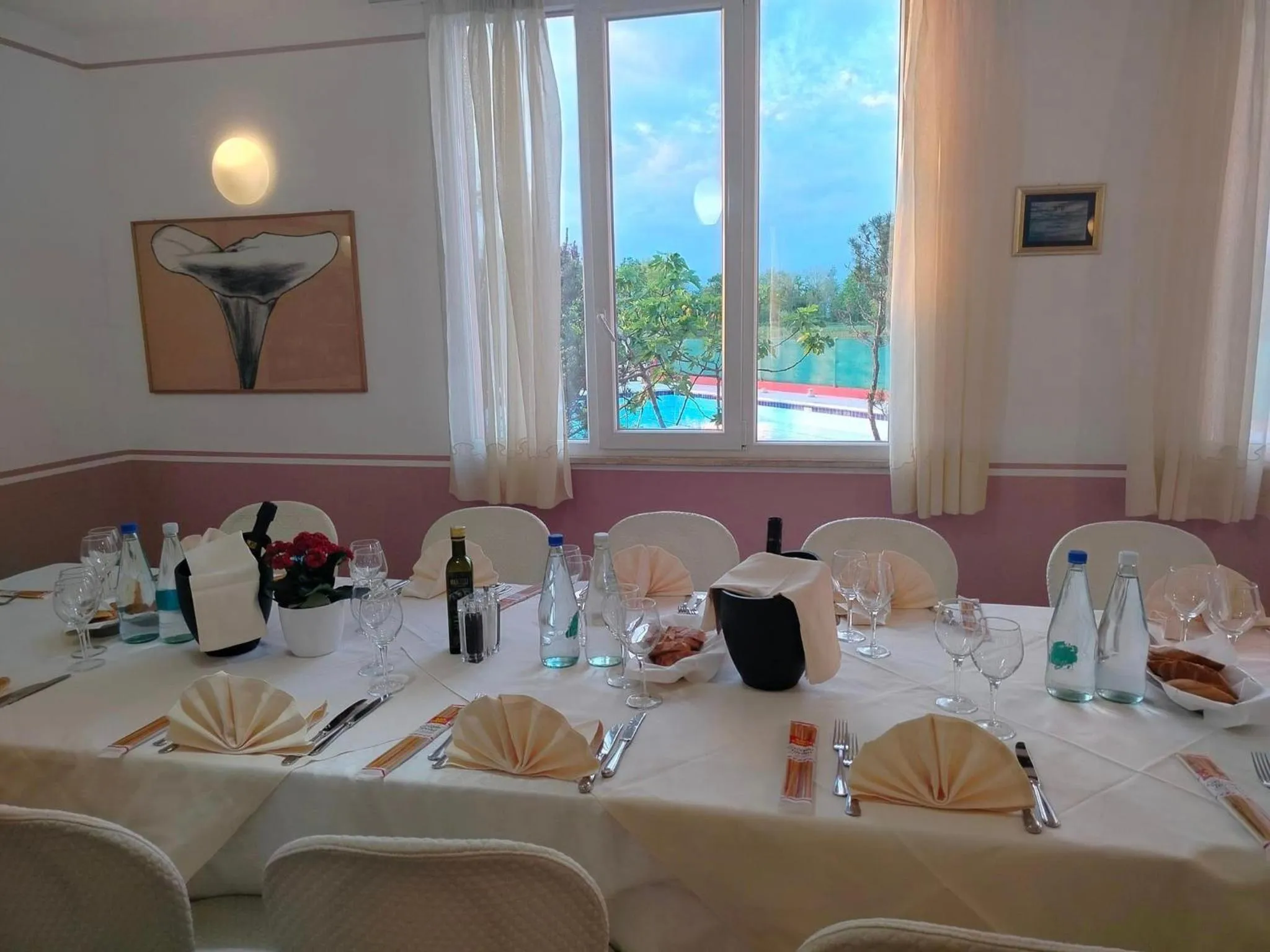 Restaurant/places to eat in Hotel Sporting