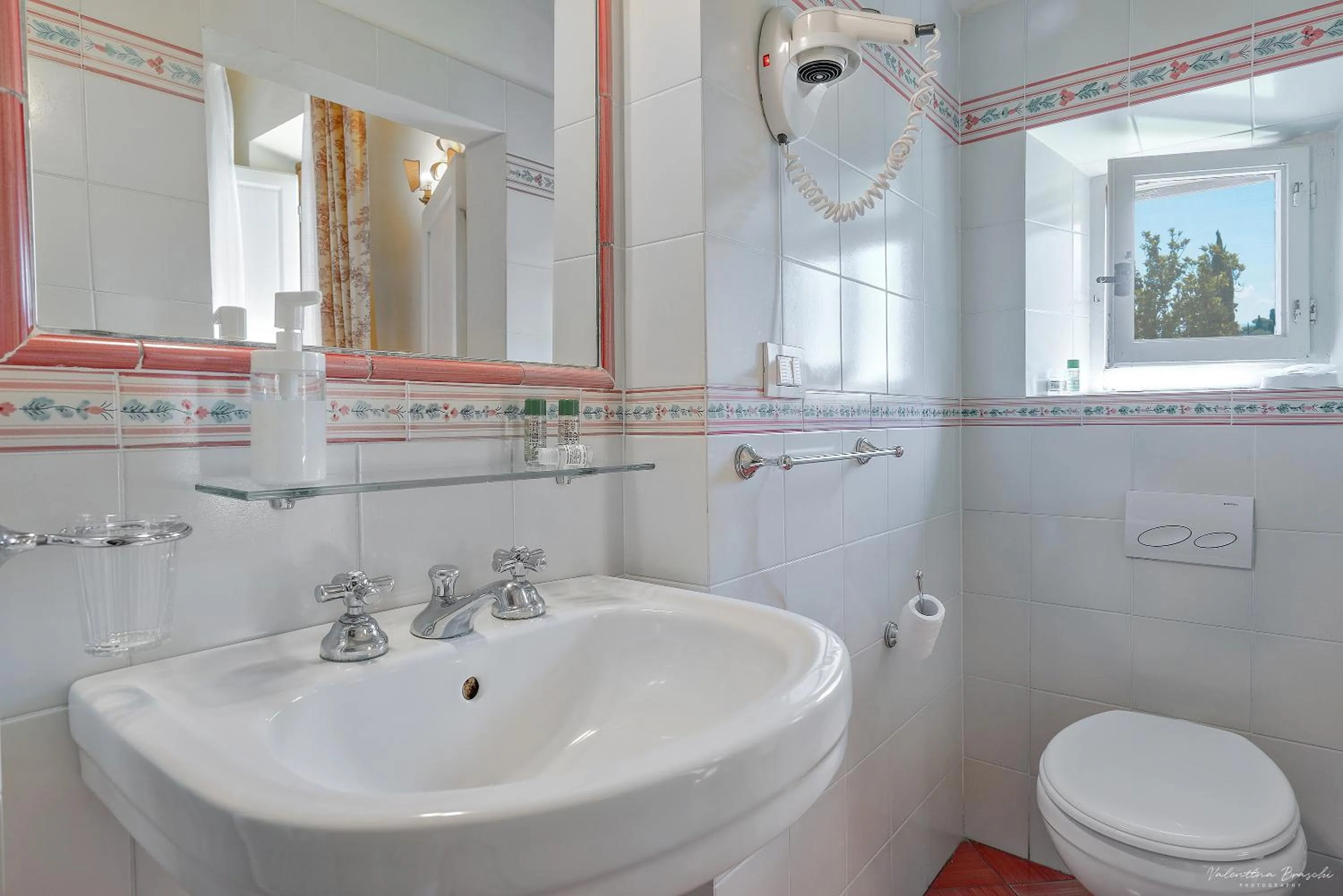 Toilet in Villa Ape Rosa Relais