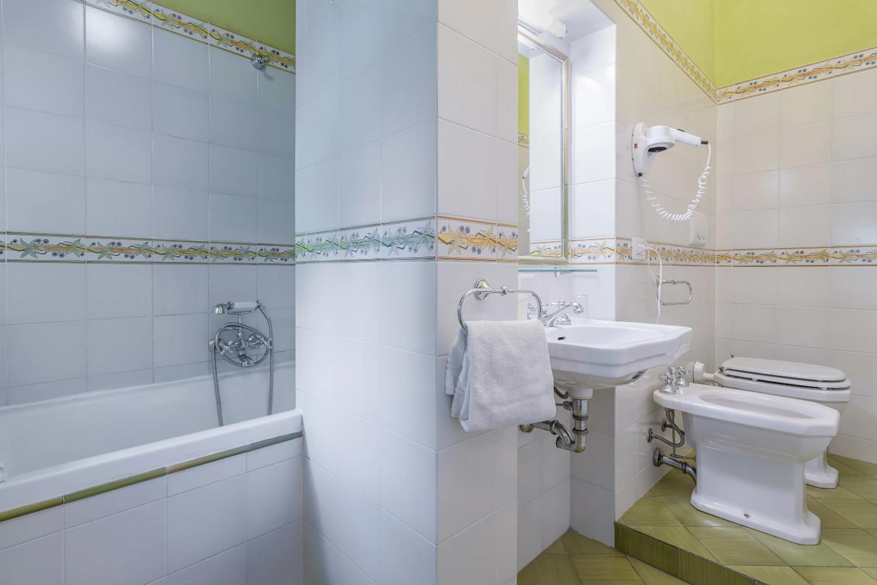 Toilet in Villa Ape Rosa Relais