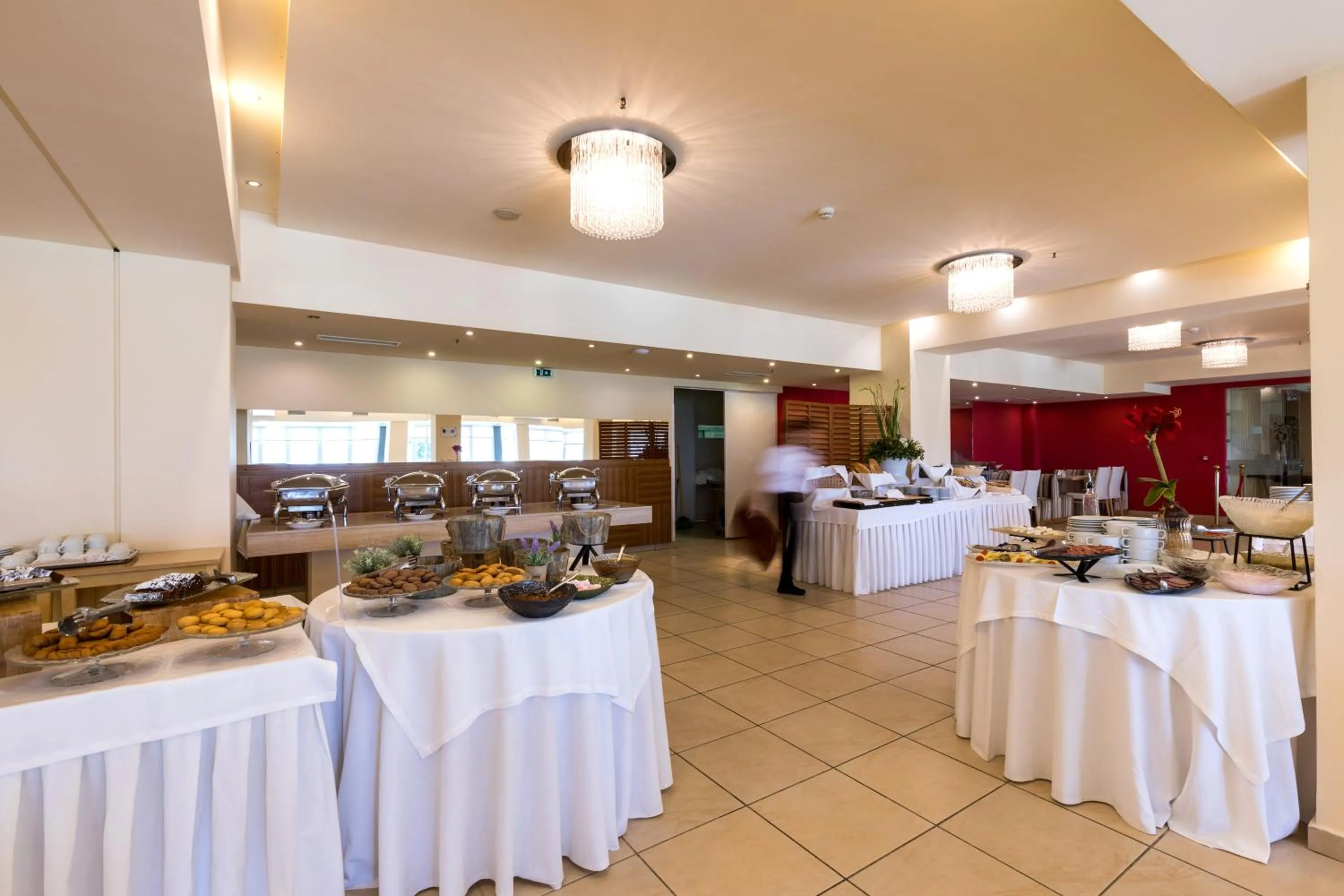 Restaurant/places to eat in Ariti Grand Hotel