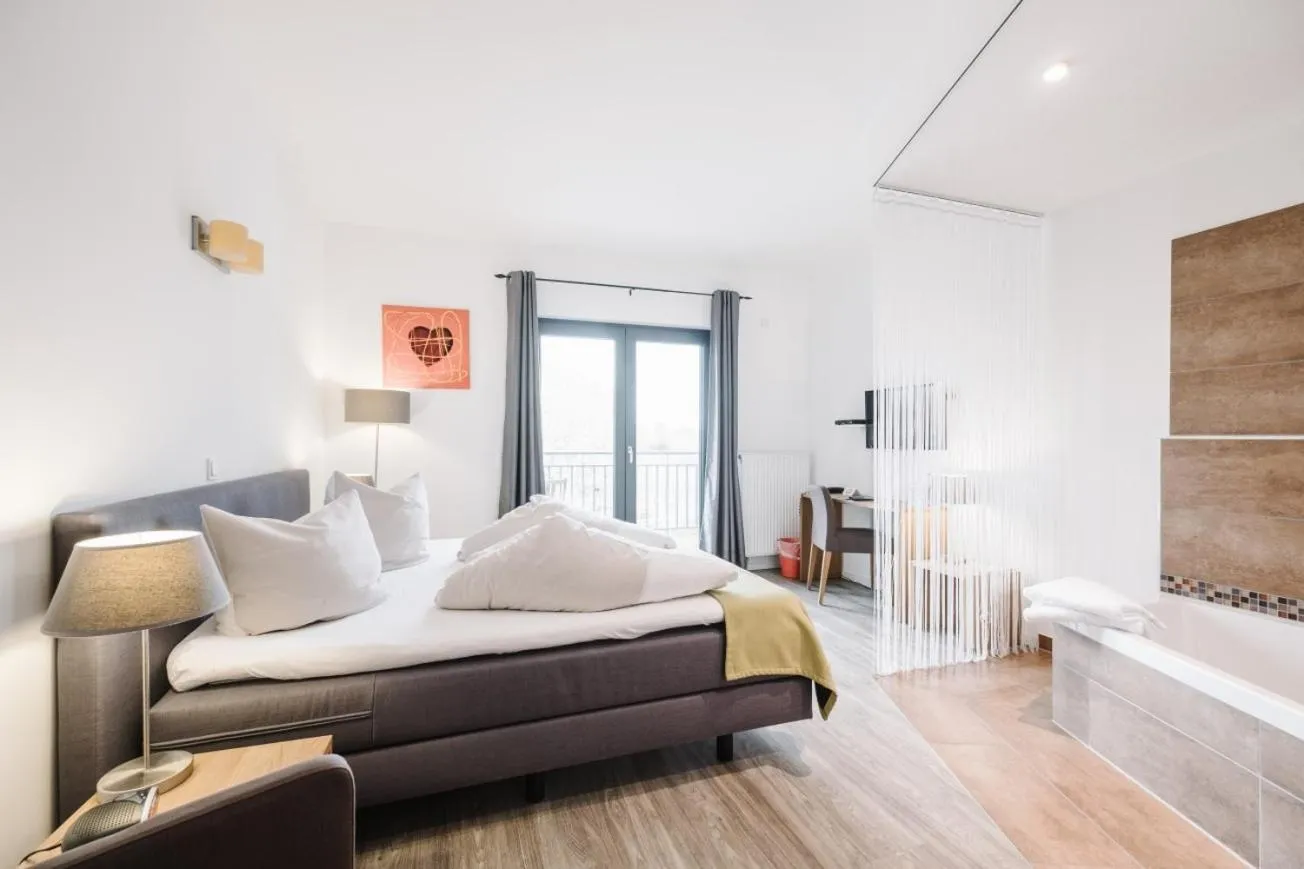 Bathroom, Bed in Jordan's Untermühle