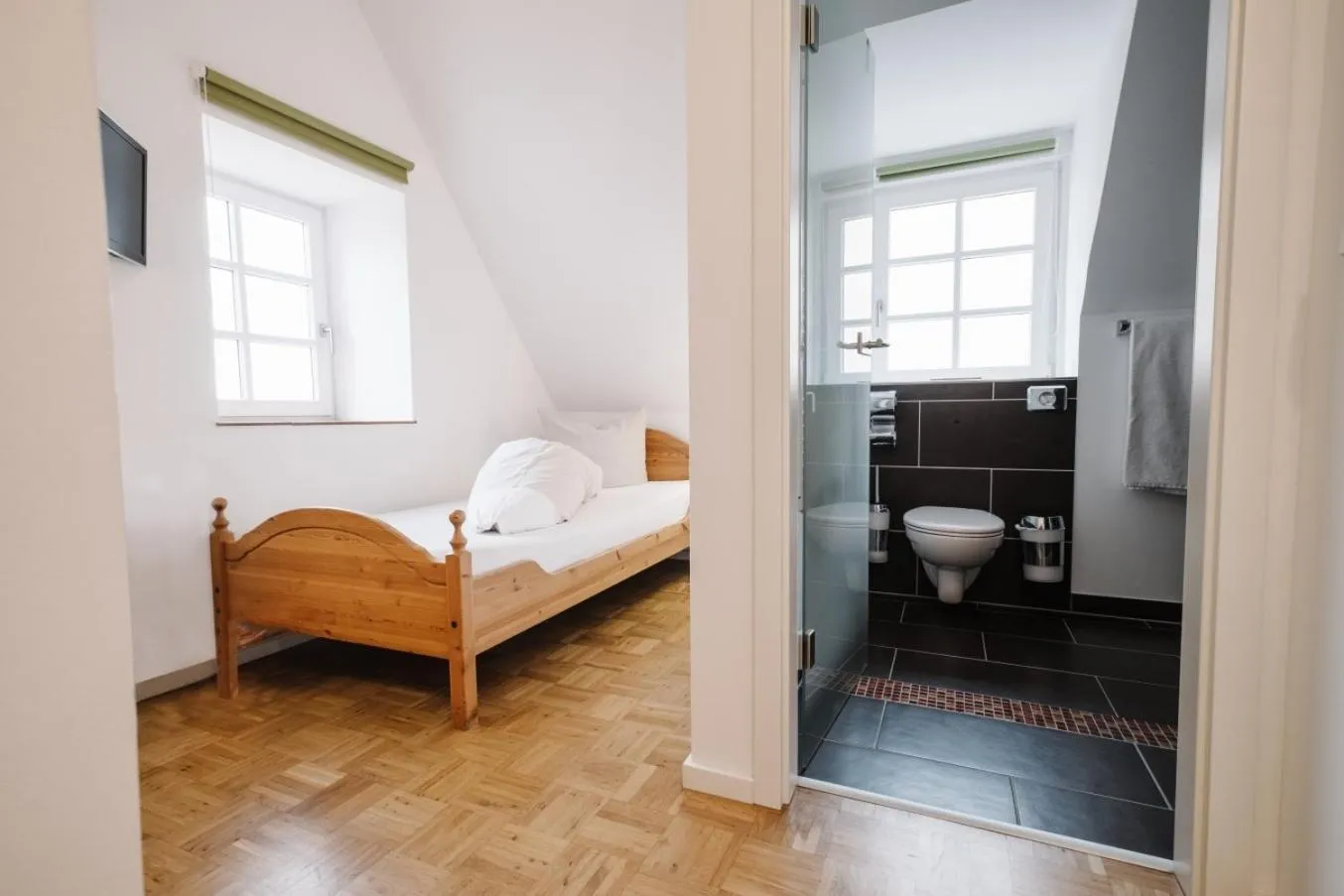 Photo of the whole room, Bed in Jordan's Untermühle