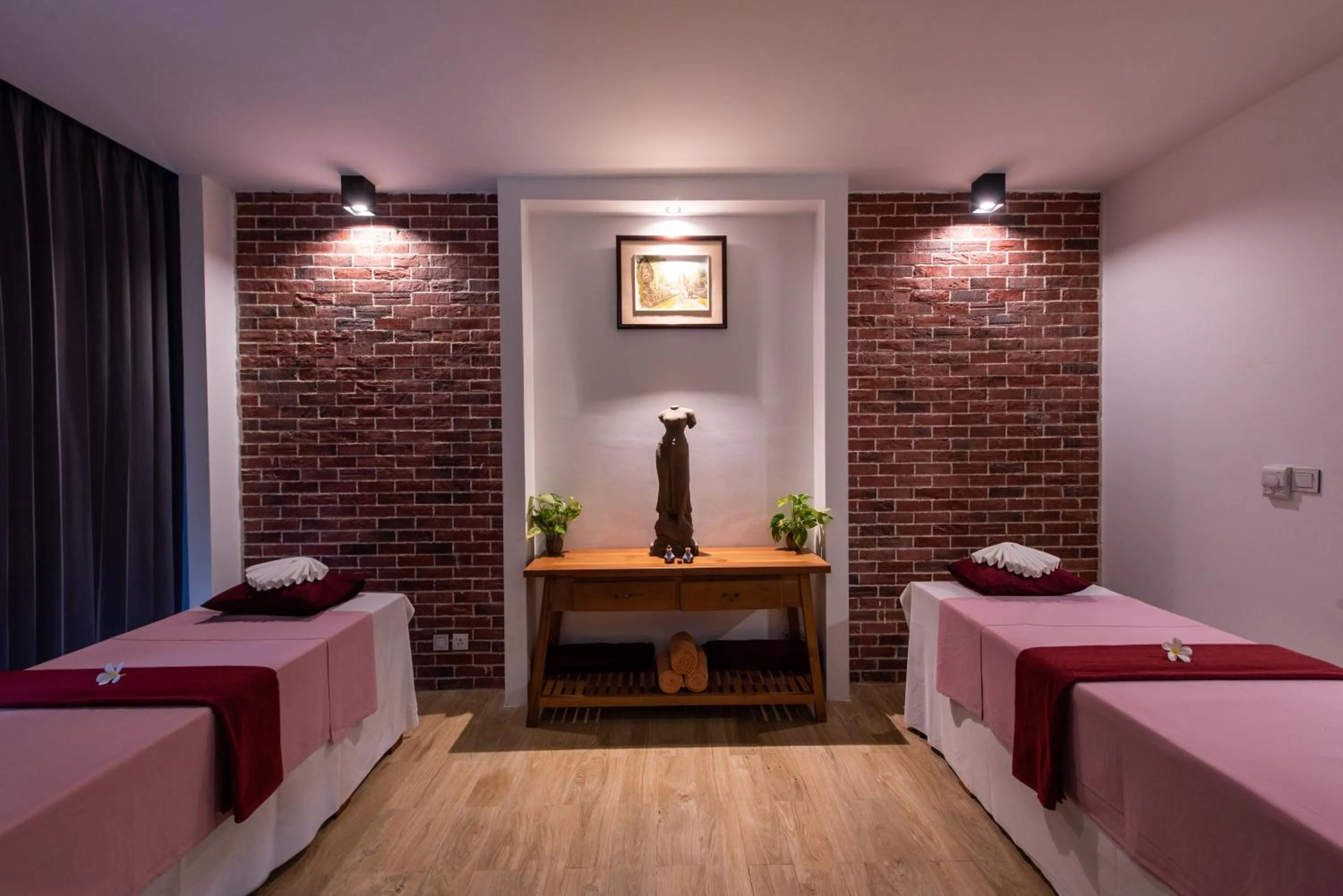 Massage, Bed in Pacific Hotel & Spa