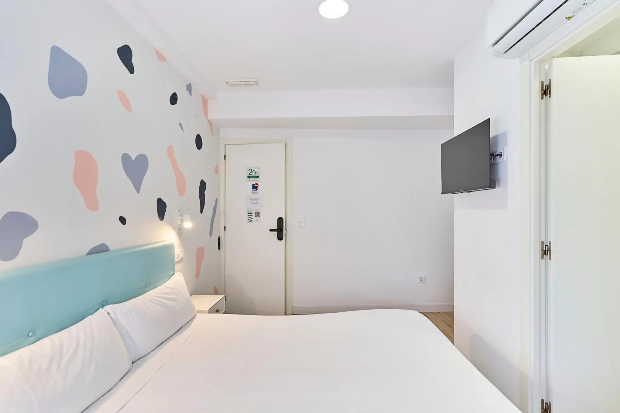 Bed in Hostal Carmen by gaiarooms