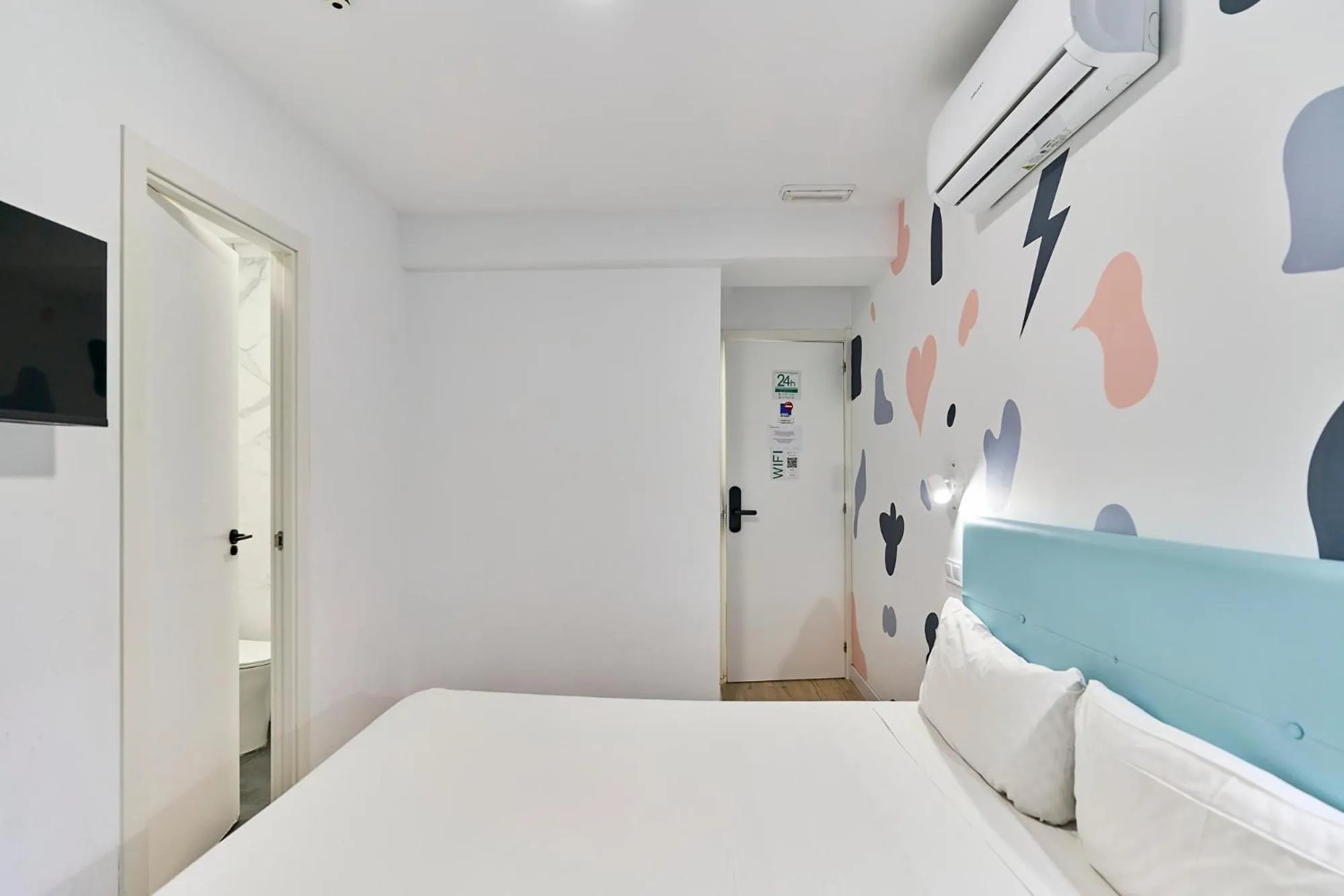 Shower, Bed in Hostal Carmen by gaiarooms