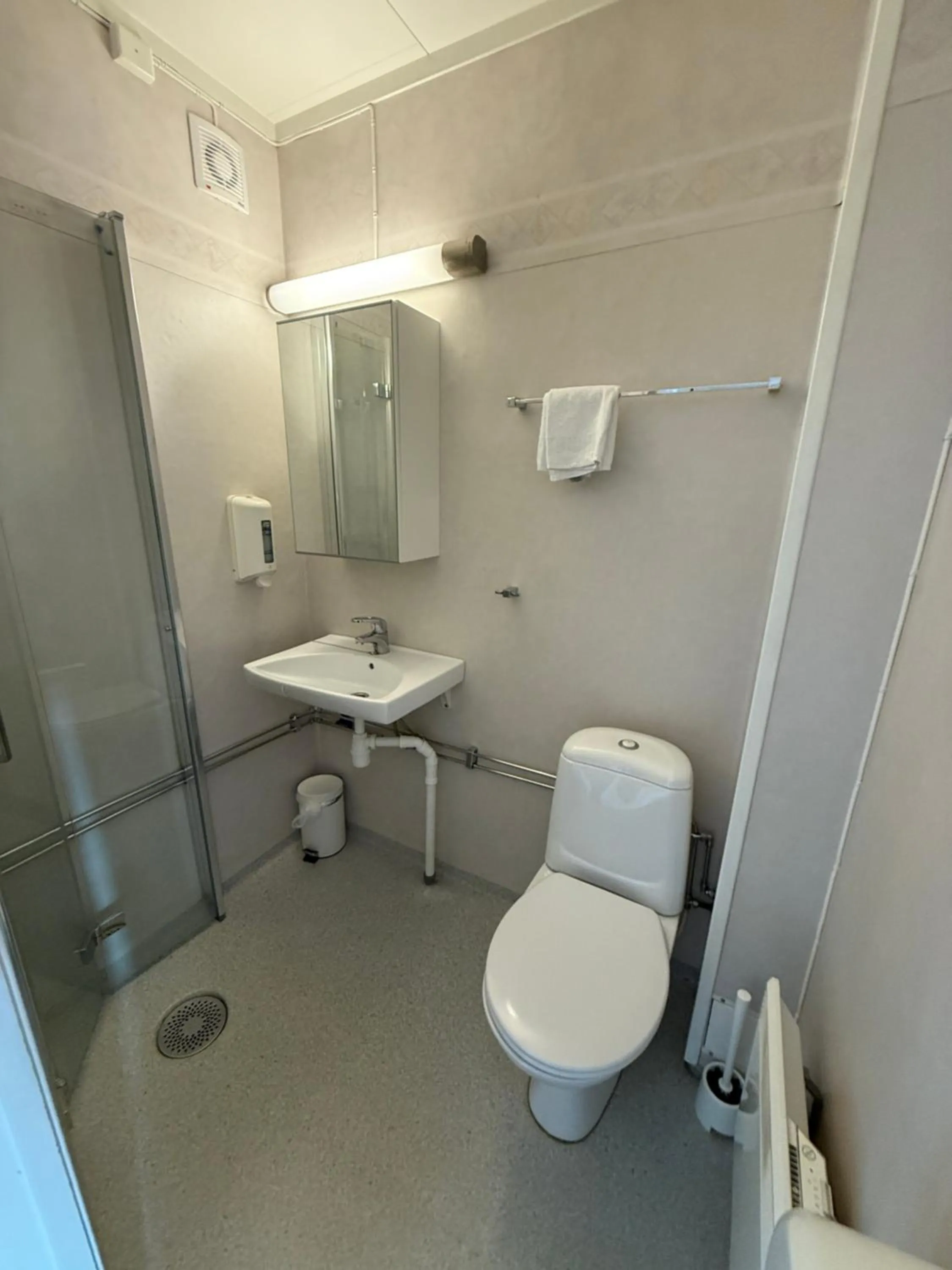 Shower in Sandmoen Bed & Breakfast, Free Parking