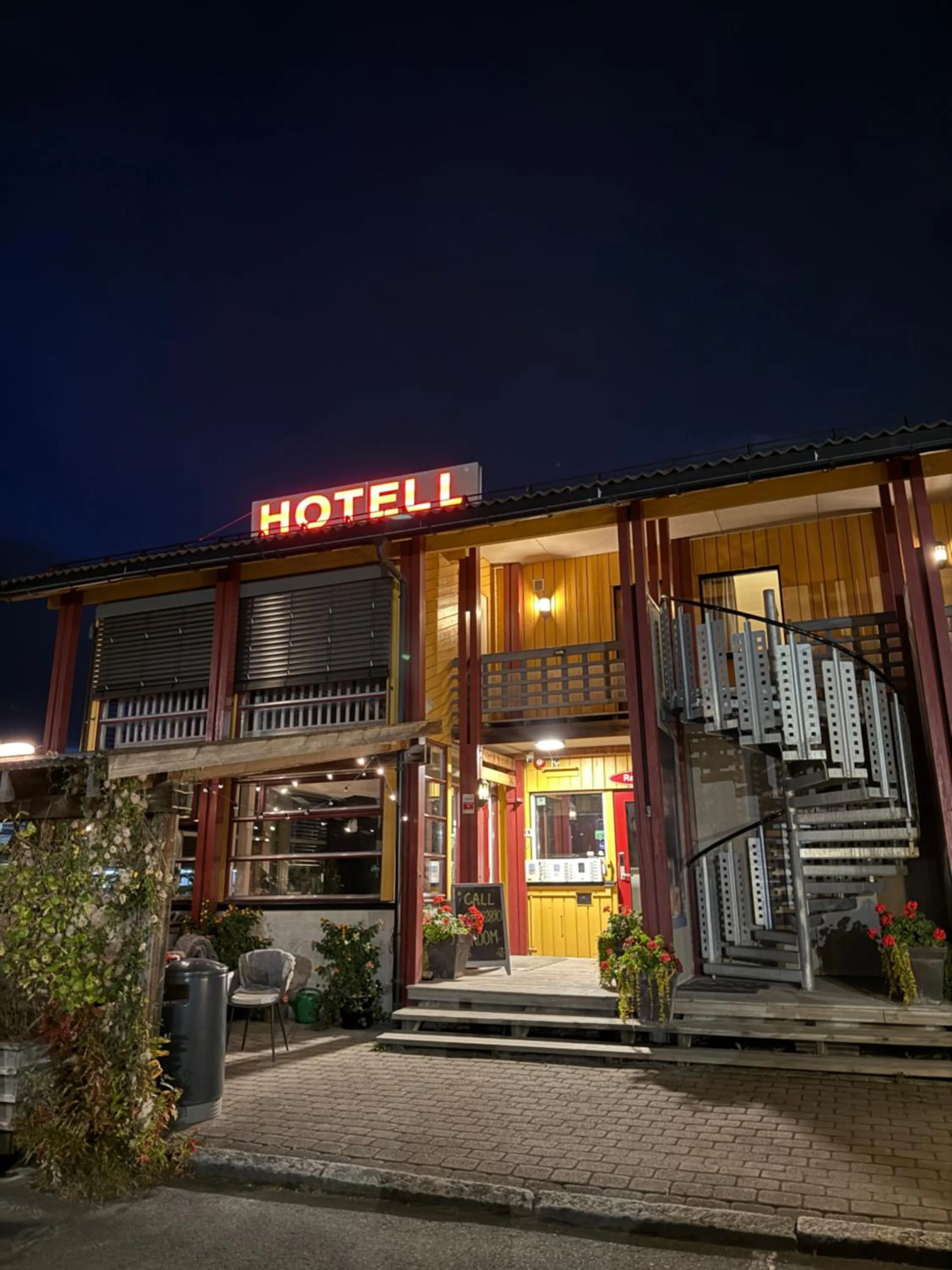 Property building in Sandmoen Bed & Breakfast, Free Parking