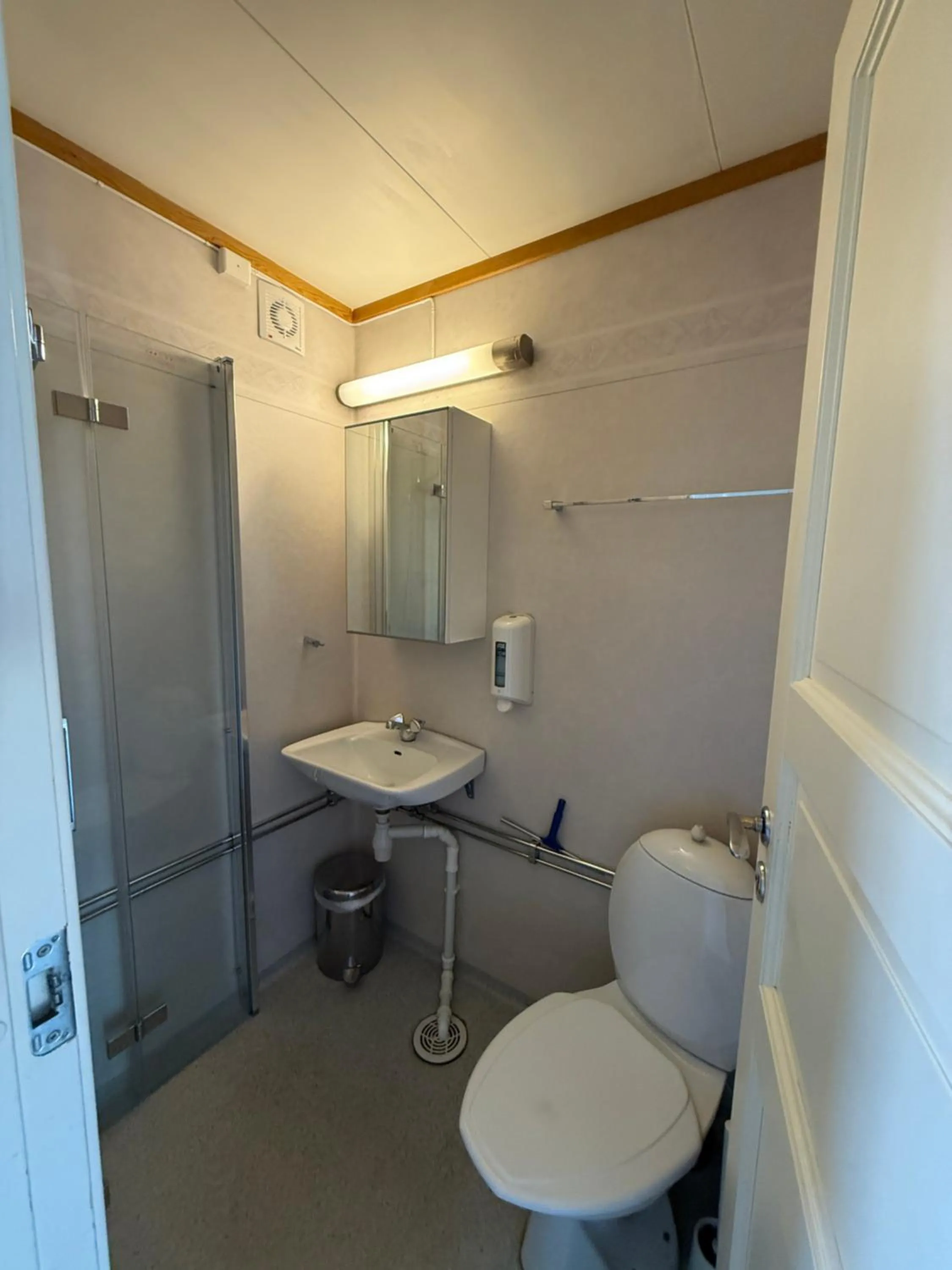 Shower in Sandmoen Bed & Breakfast, Free Parking