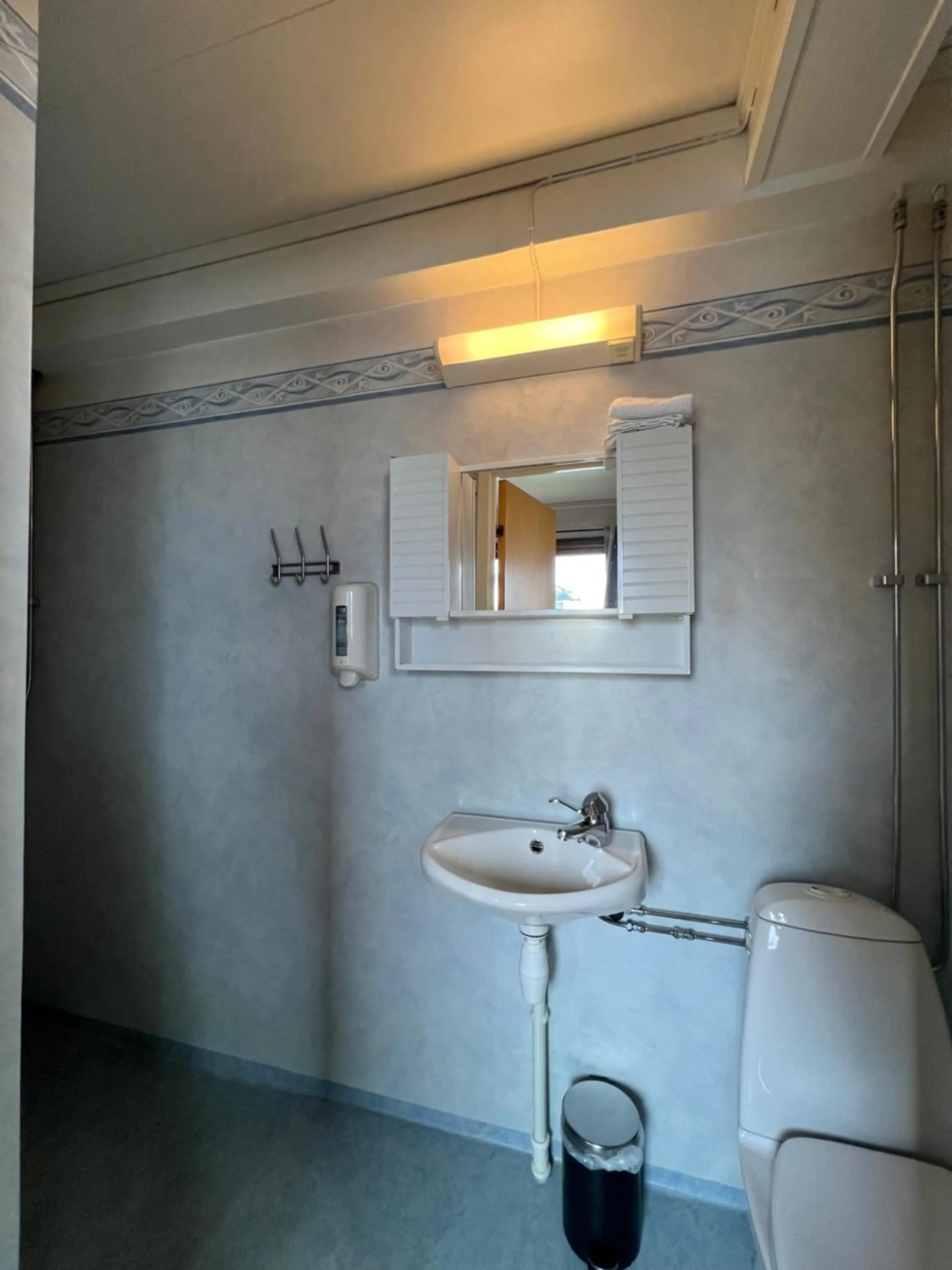 Shower in Sandmoen Bed & Breakfast, Free Parking