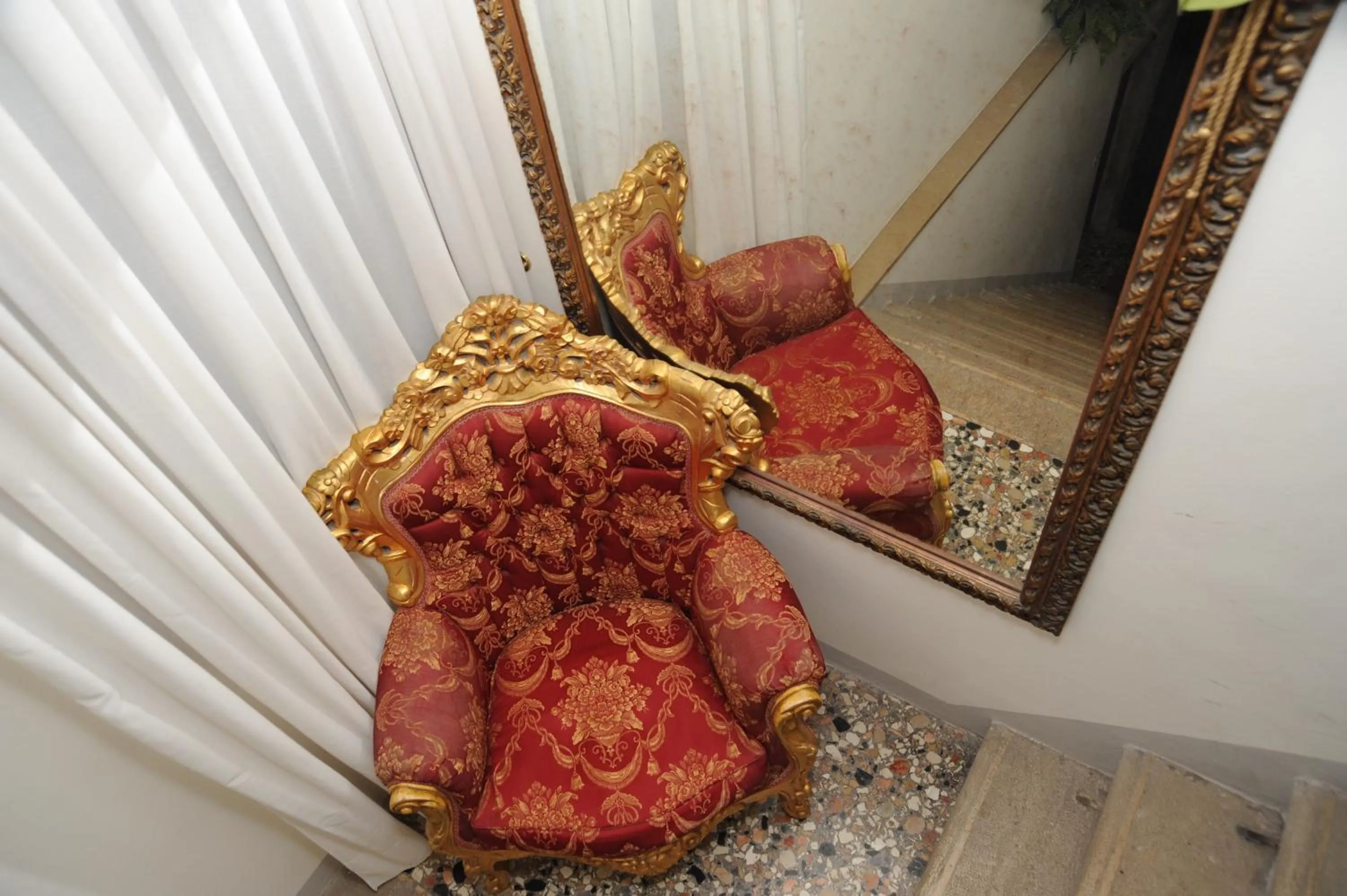 Decorative detail in Alloggi Santa Sofia