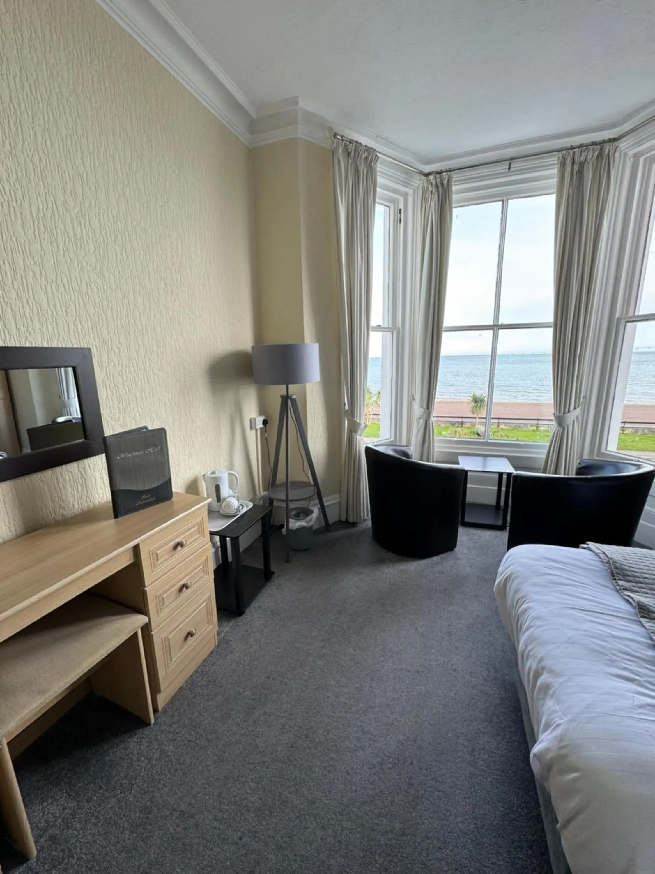 Premier Twin Room with Sea View in Winchmore Hotel Premier Twin Room with Sea View in Winchmore Hotel