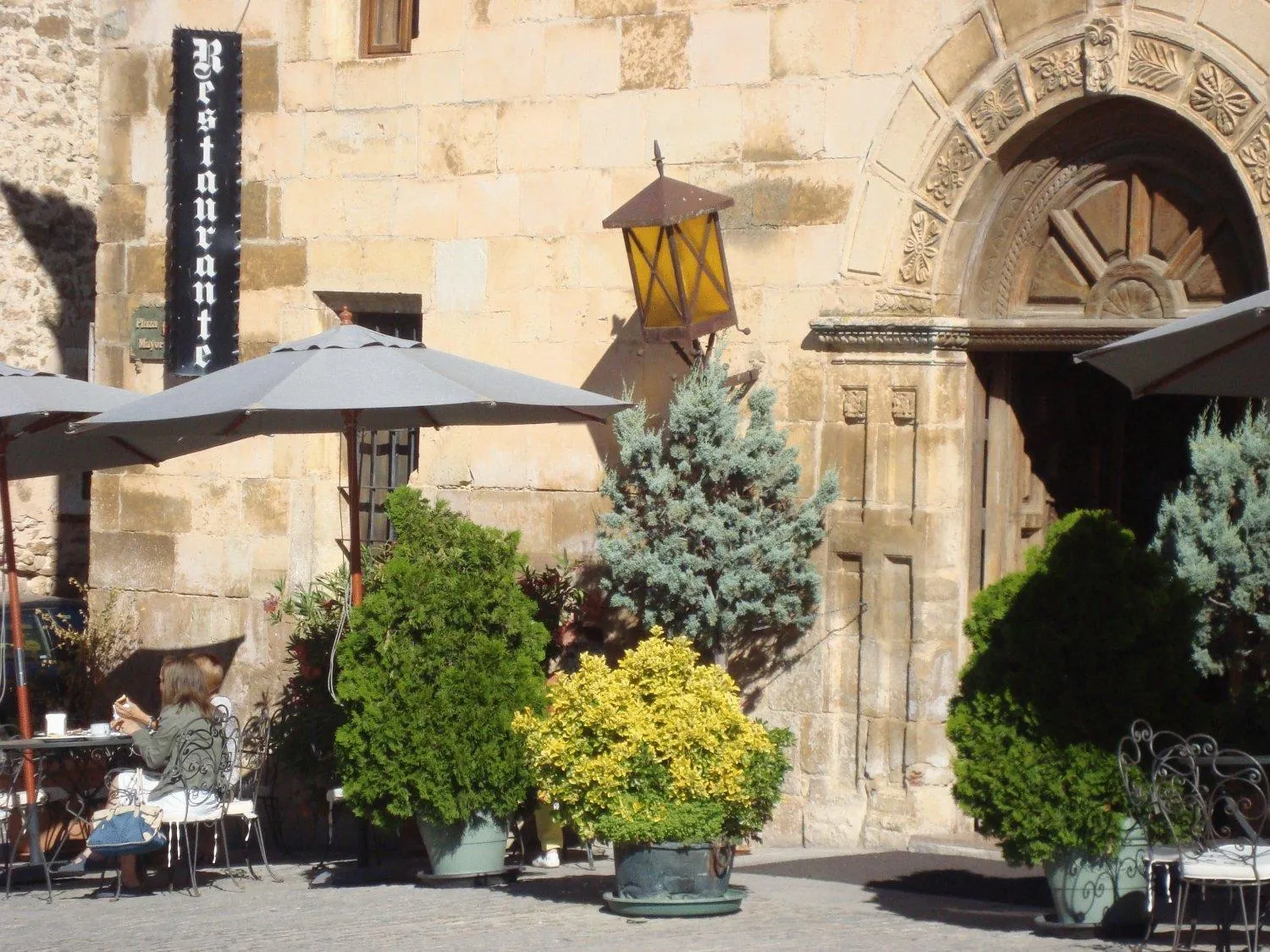 Facade/entrance in Hotel Tres Coronas de Silos