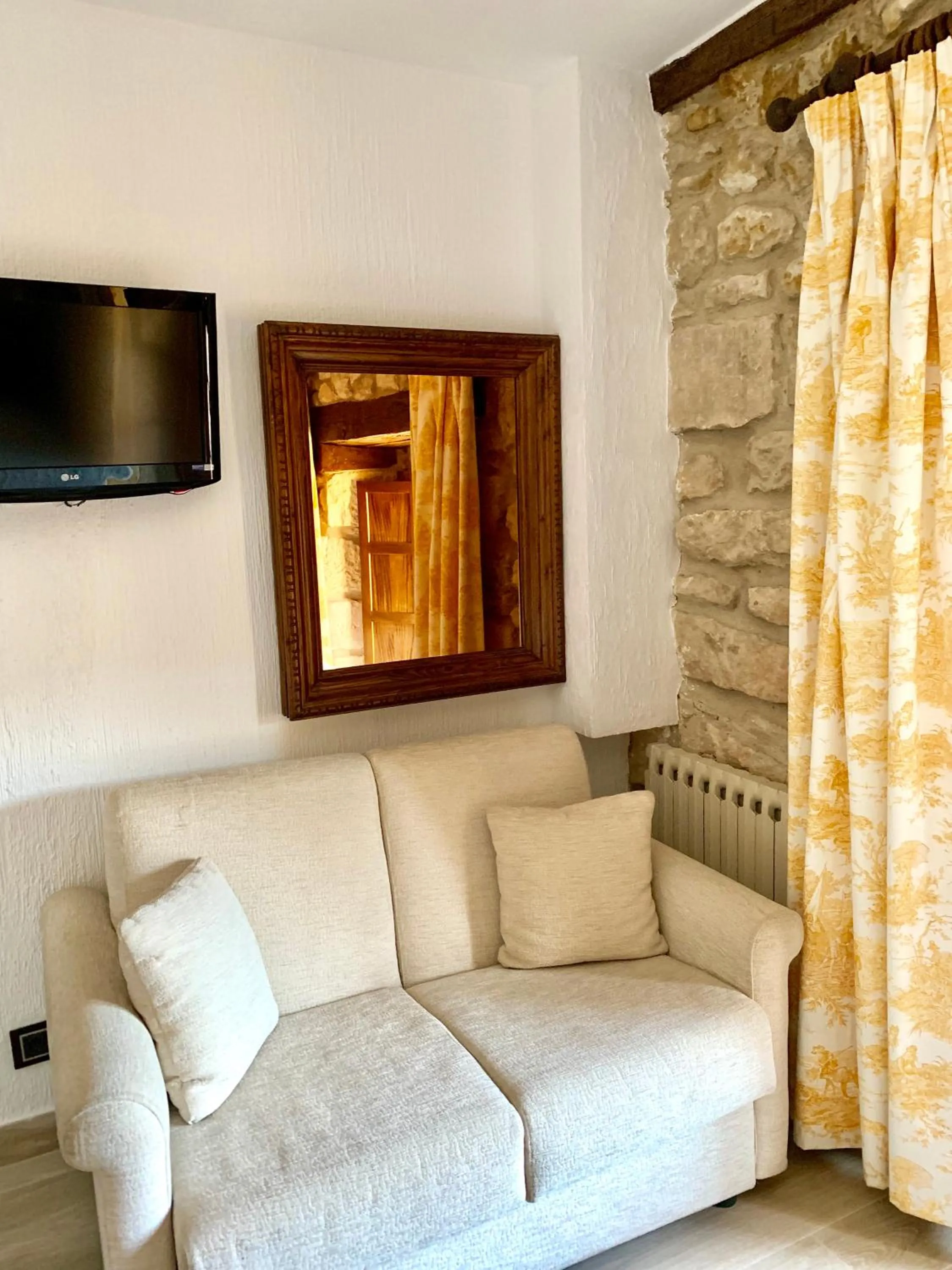 Hotel Tres Coronas de Silos