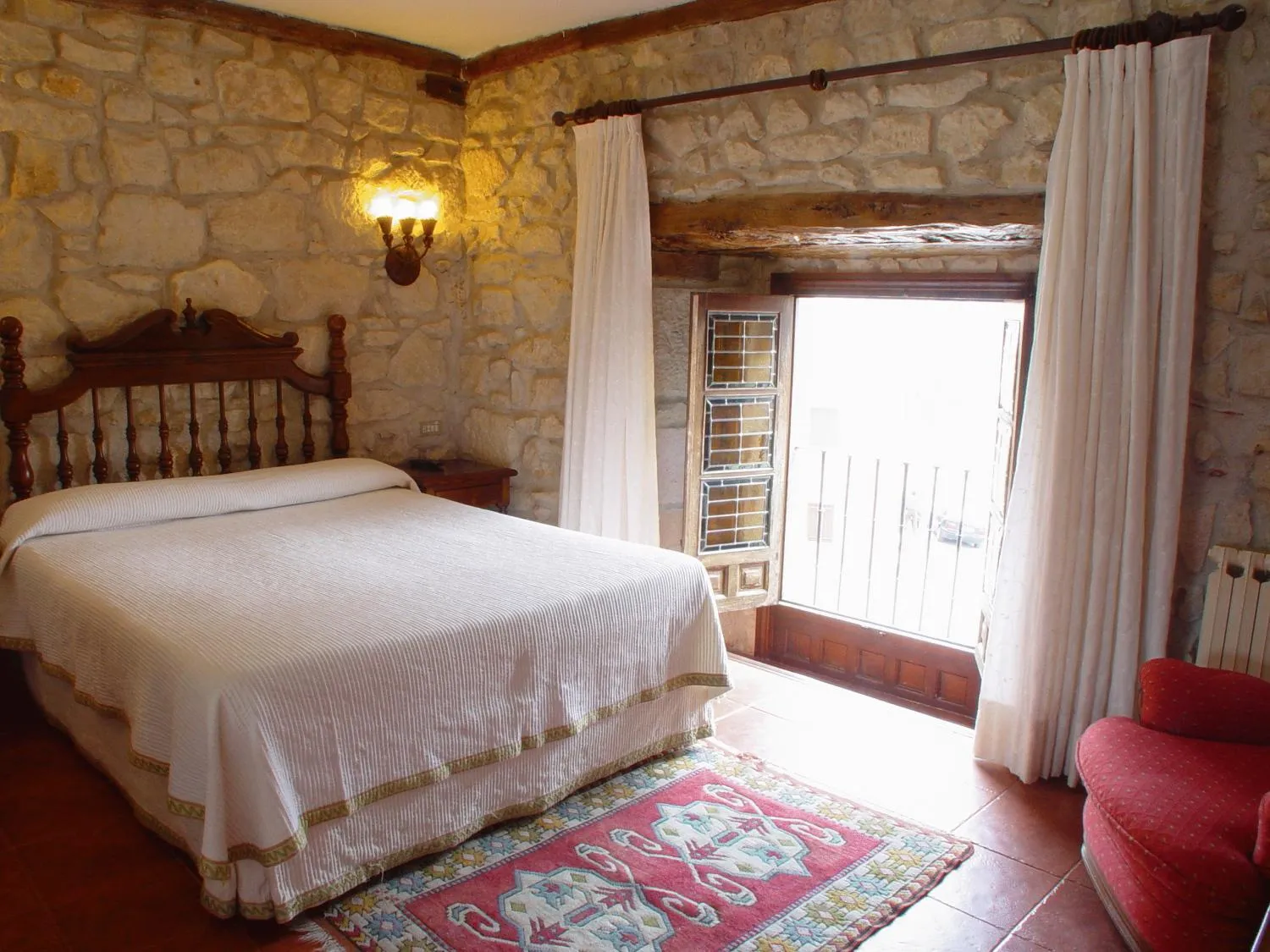 Photo of the whole room, Bed in Hotel Tres Coronas de Silos