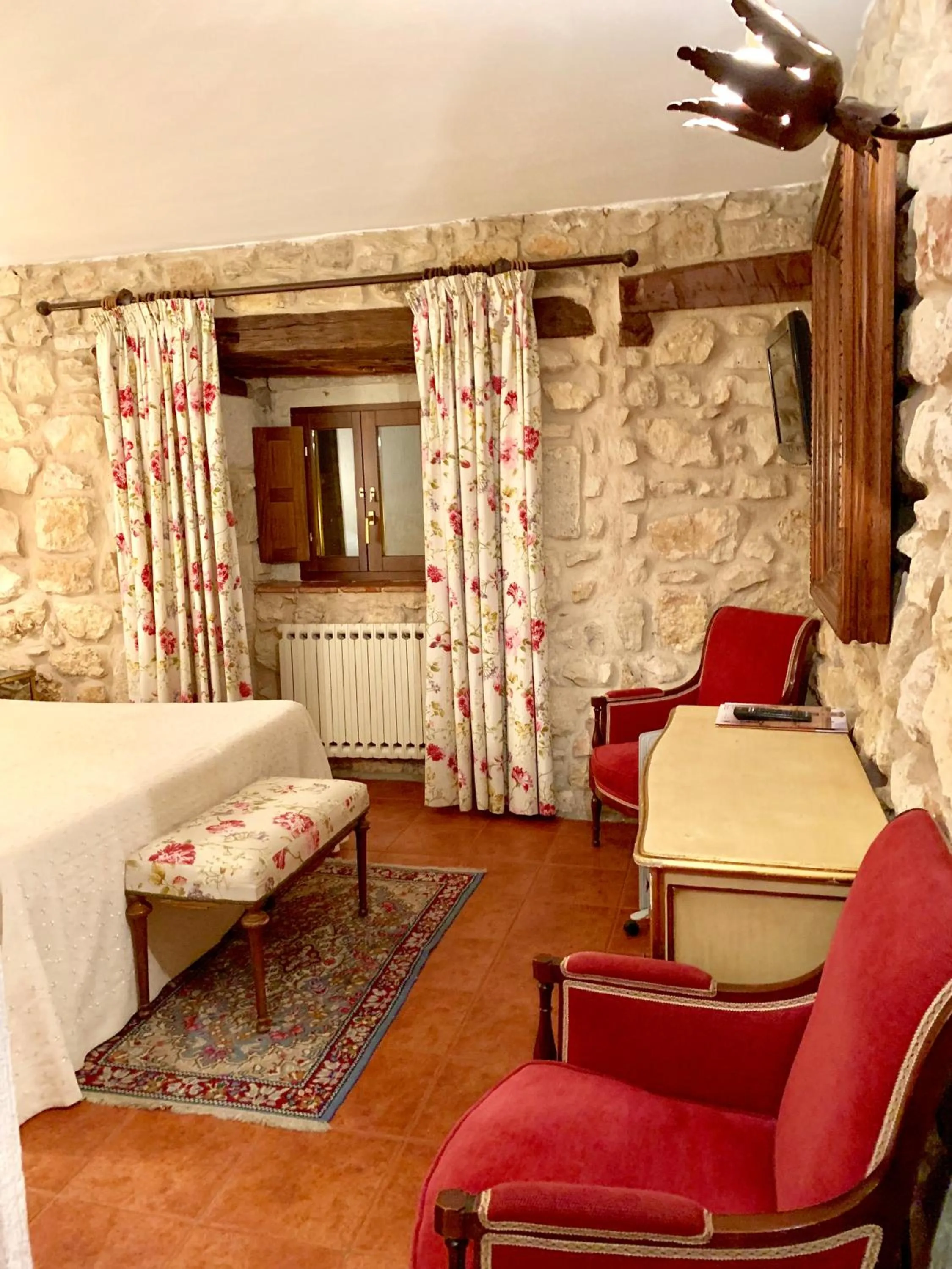 Living room in Hotel Tres Coronas de Silos