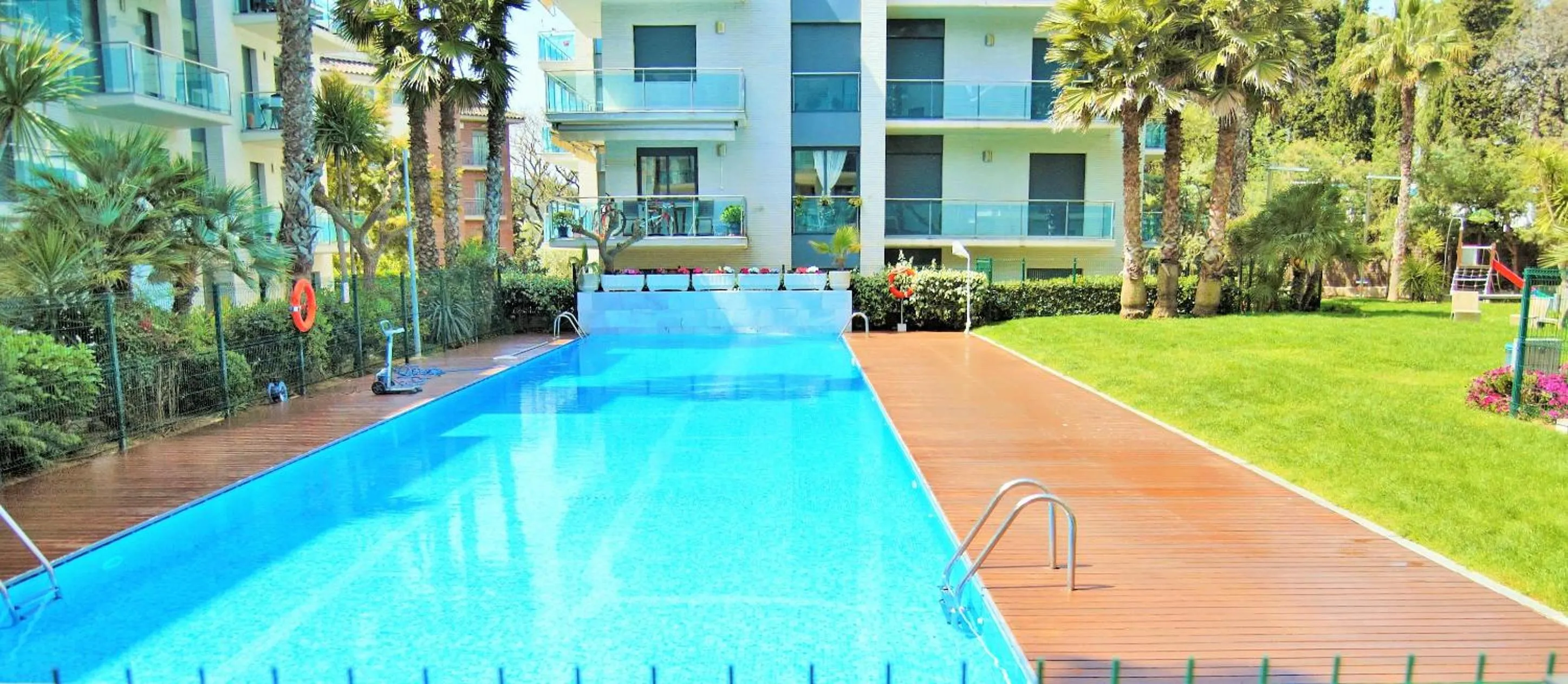 Swimming pool in Apartamento Ainara Garden Family