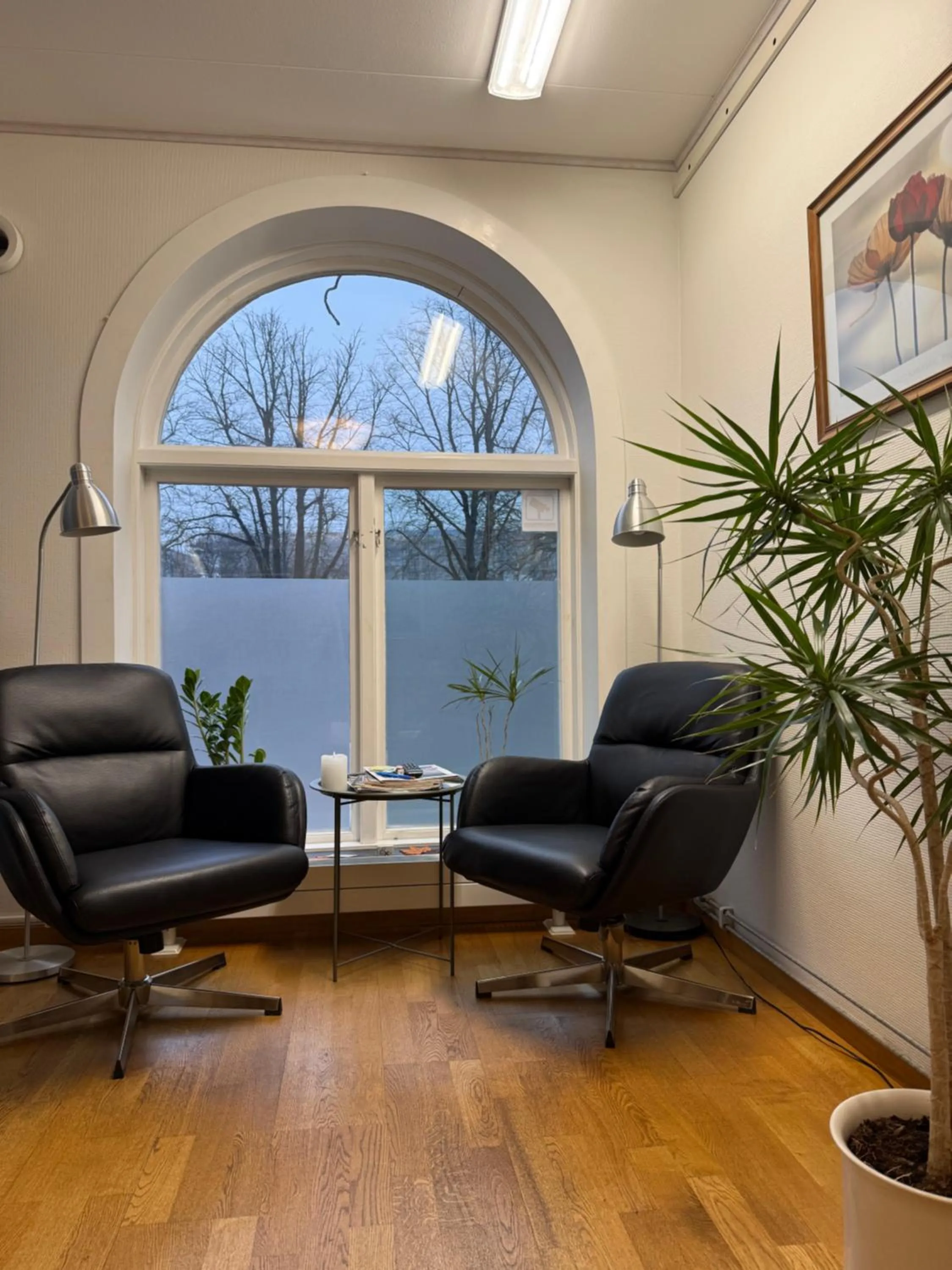 Communal lounge/ TV room in Torget Vandrarhem