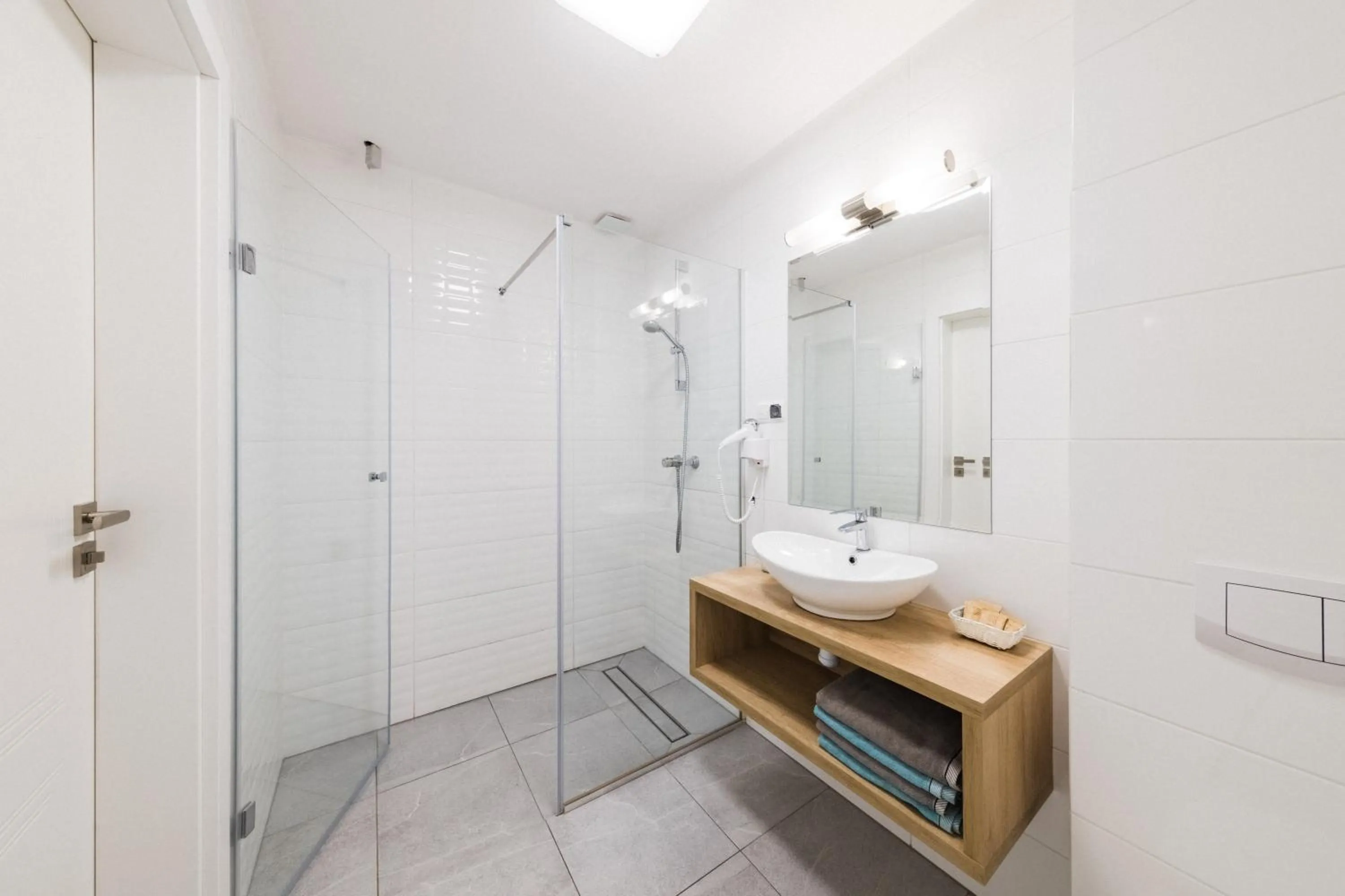 Bathroom in Apartamenty Bałtyckie - Grand Baltic - WIFI, Klimatyzacja, Sala Zabaw, Taras wypoczynkowy, centrum Ustki