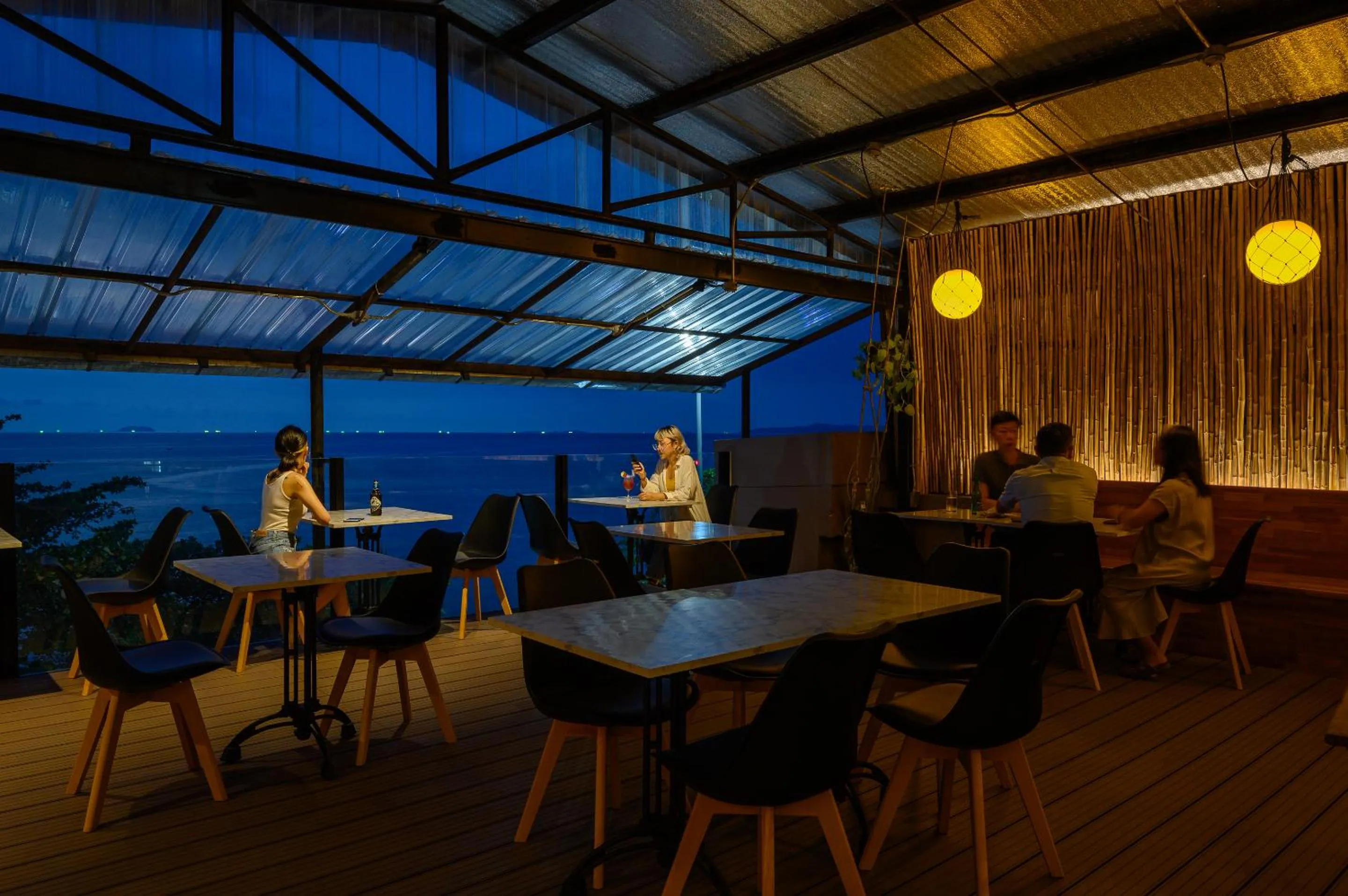 Restaurant/Places to Eat in Quarter 09 Beach