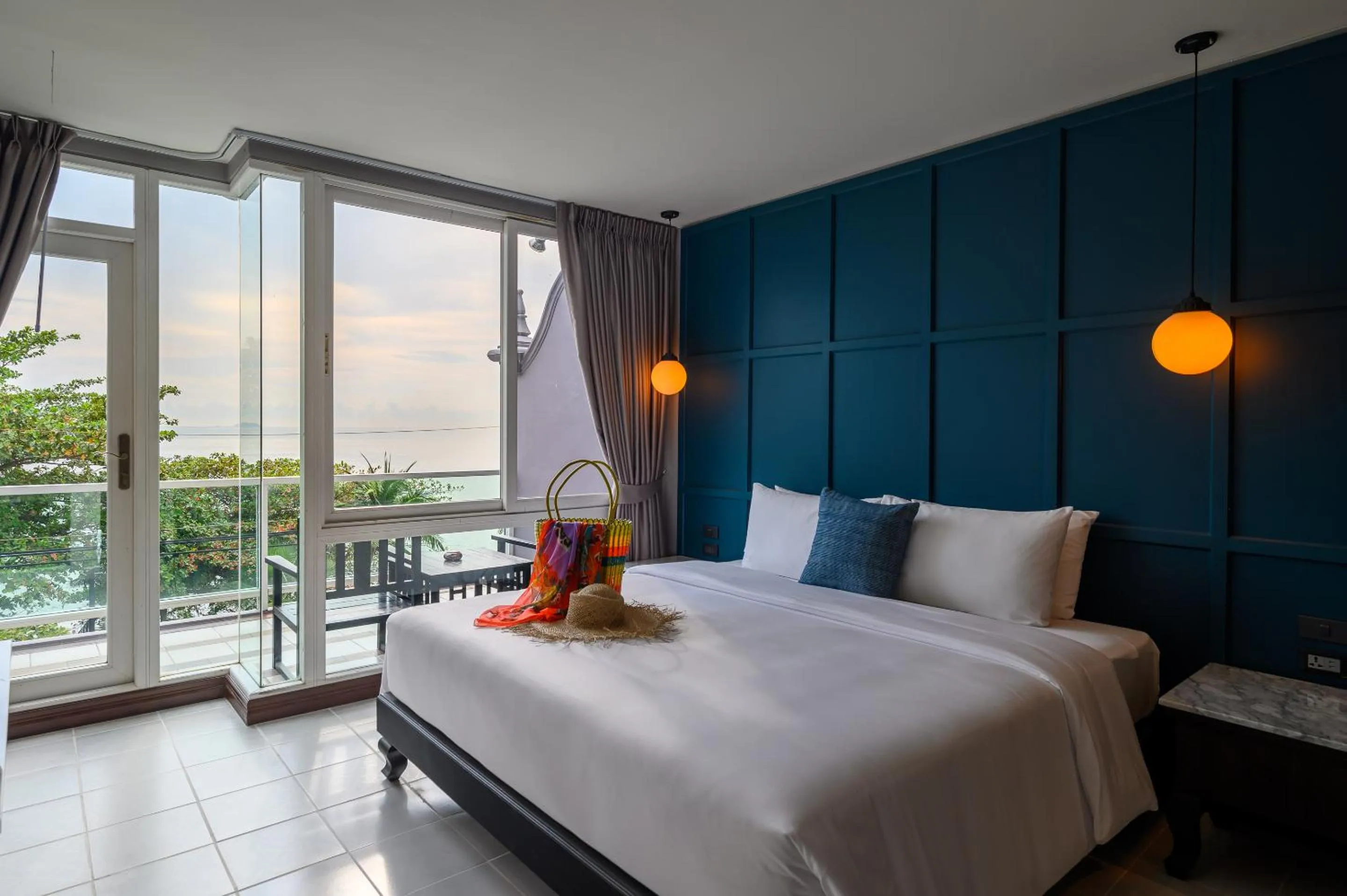 Photo of the whole room in Quarter 09 Beach