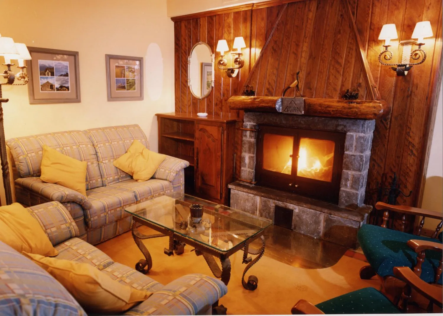 Communal lounge/ TV room in Hotel Alda A Boira