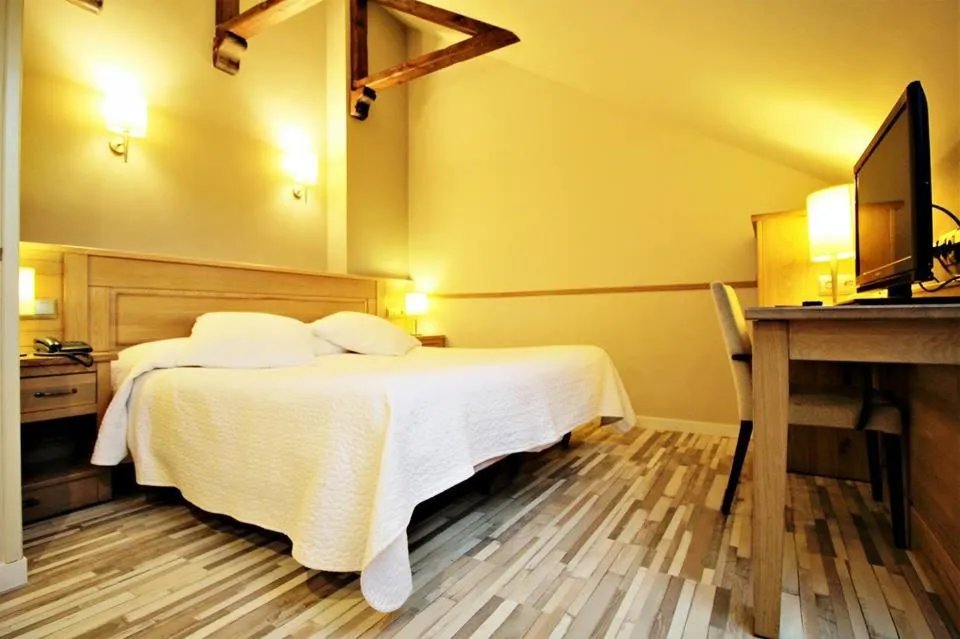 Photo of the whole room, Bed in Hotel Alda A Boira