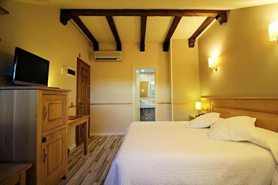 Photo of the whole room, Bed in Hotel Alda A Boira
