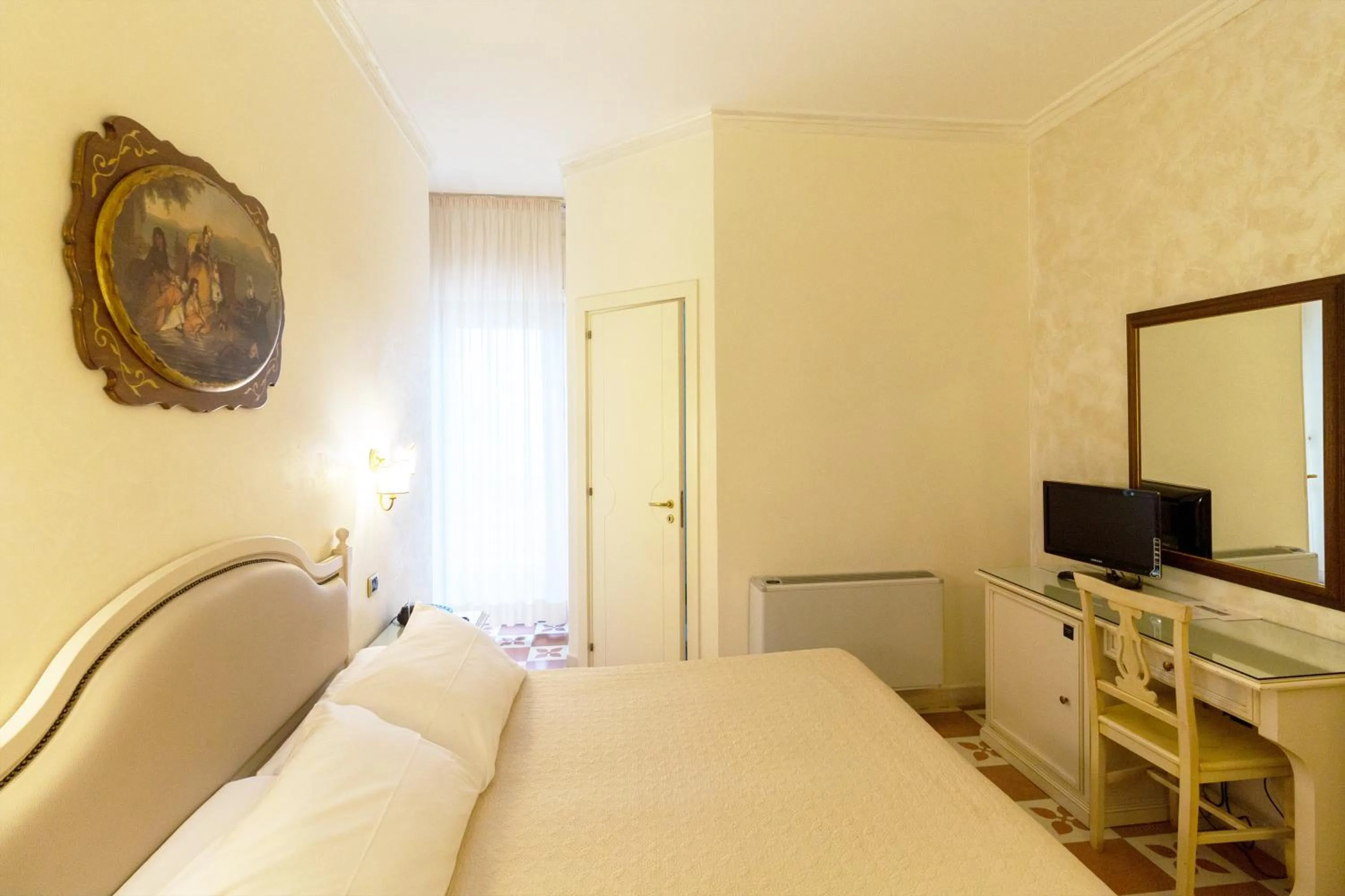 wardrobe in Villa Rosa Antico Dimora Storica