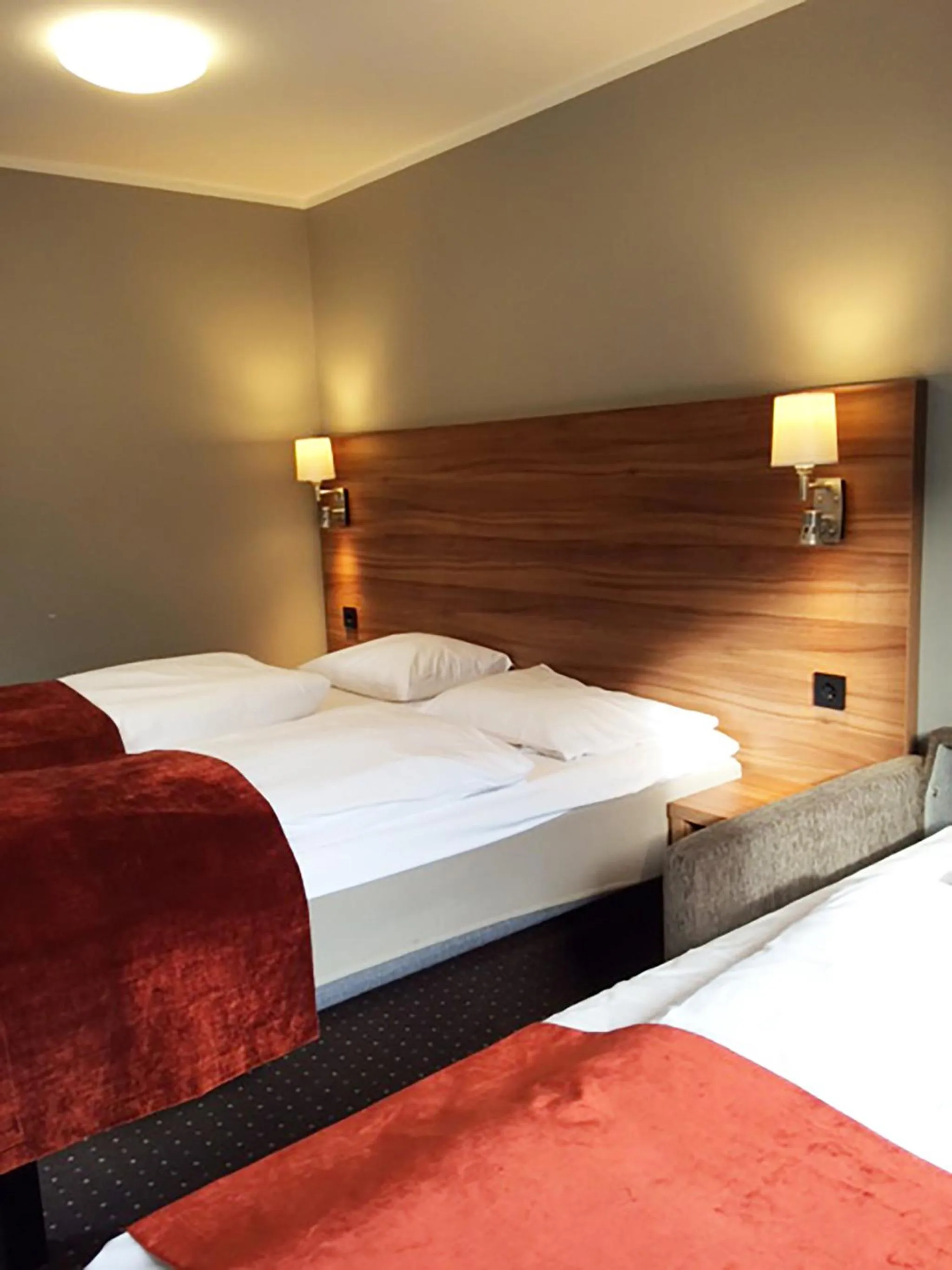 Bed in Thon Partner Hotel Otta