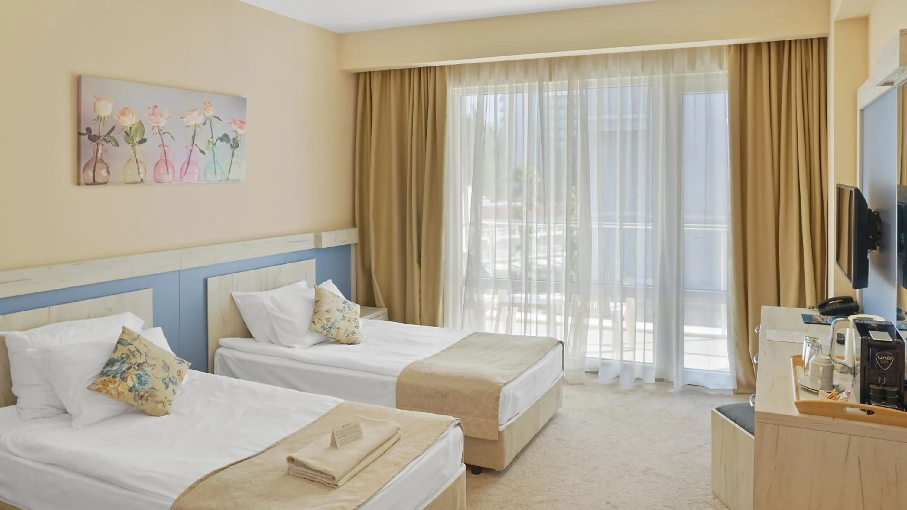 Bed in DIT Evrika Beach Club Hotel - All Inclusive