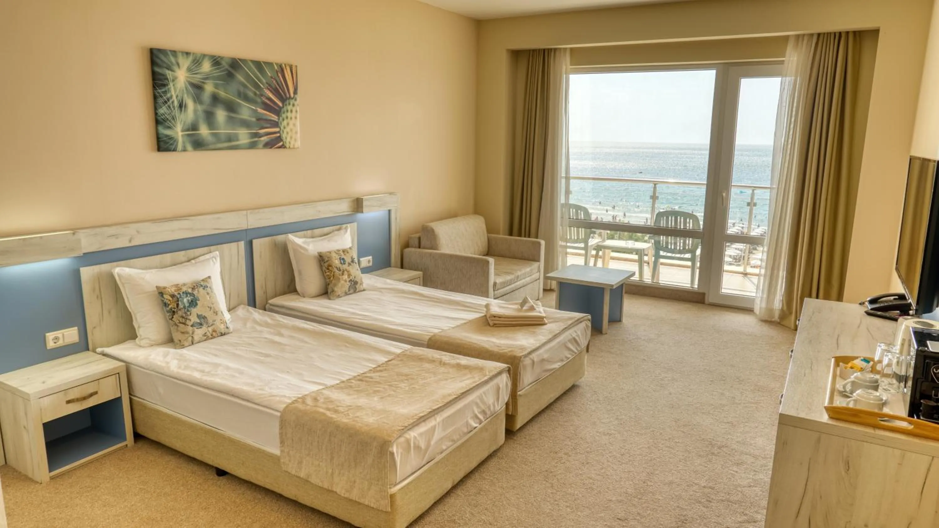 Bed in DIT Evrika Beach Club Hotel - All Inclusive
