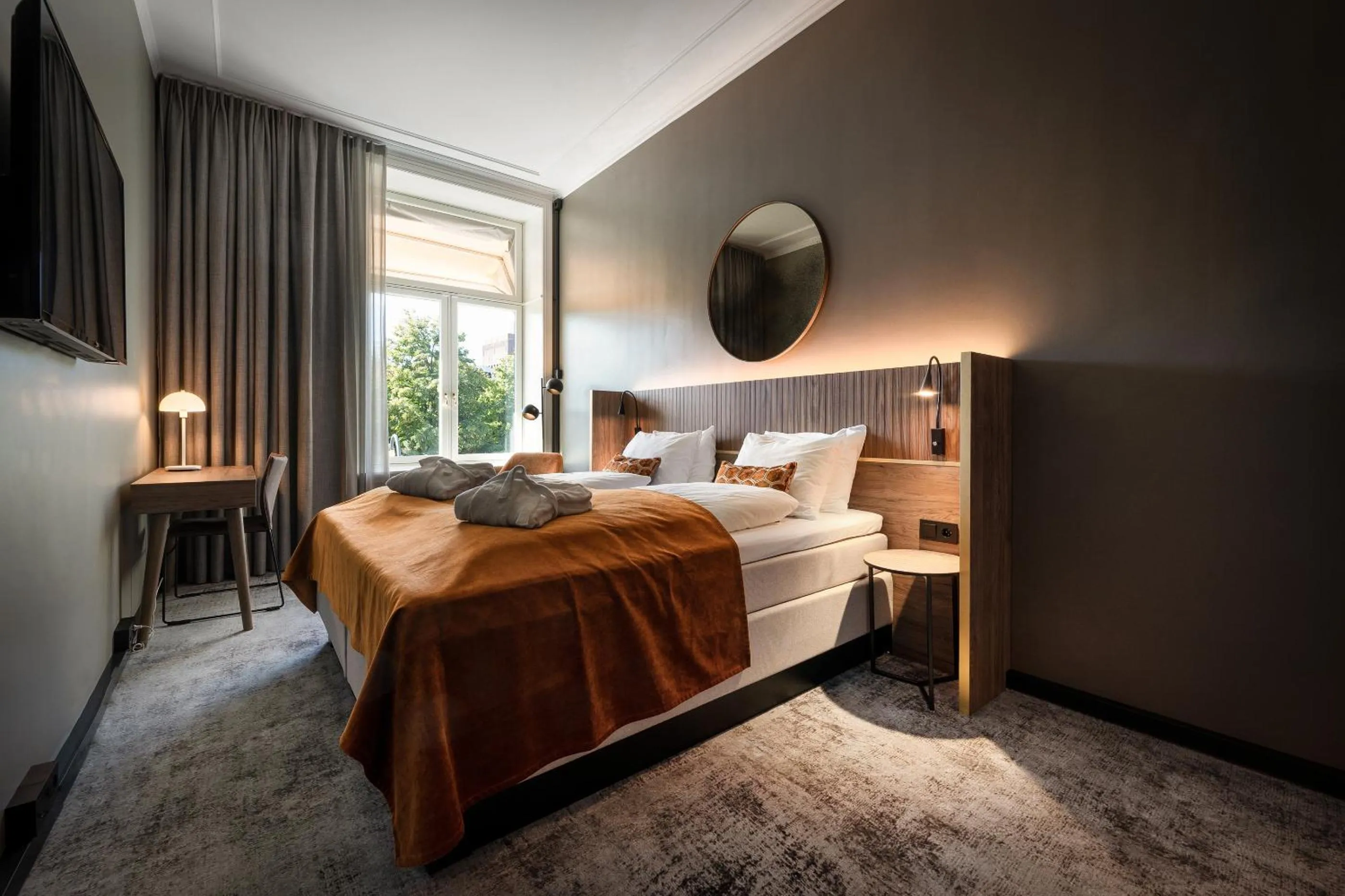 Bedroom, Bed in Karl Johan Hotel